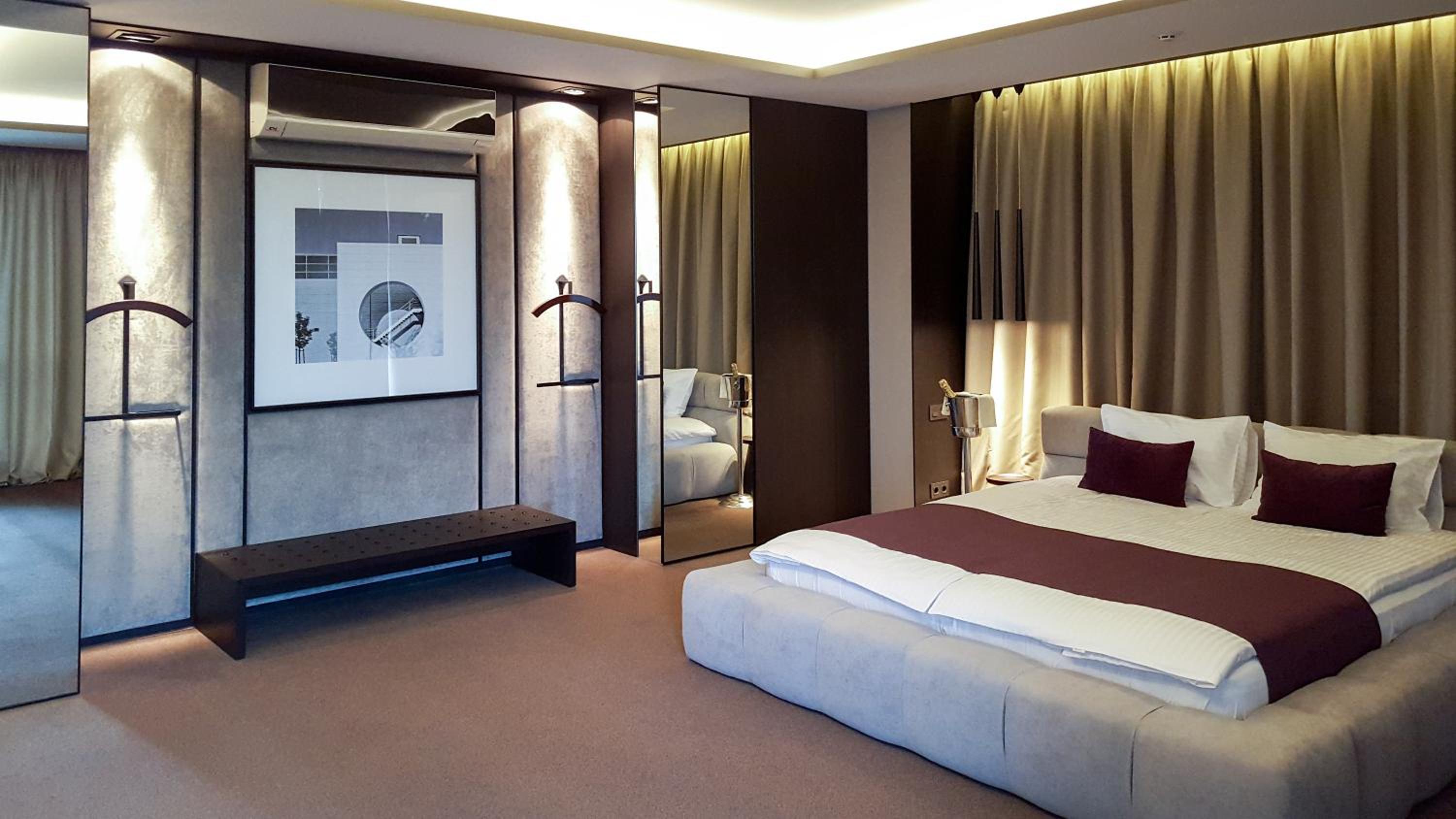 Suite (1-2 Adults) photo 2