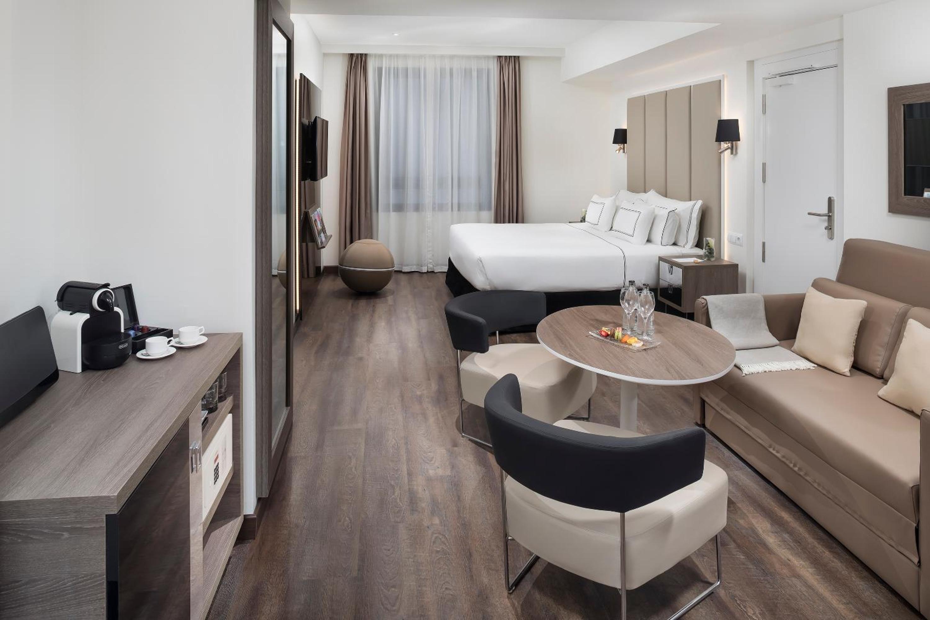 Premium The Level Room with Bathtub
