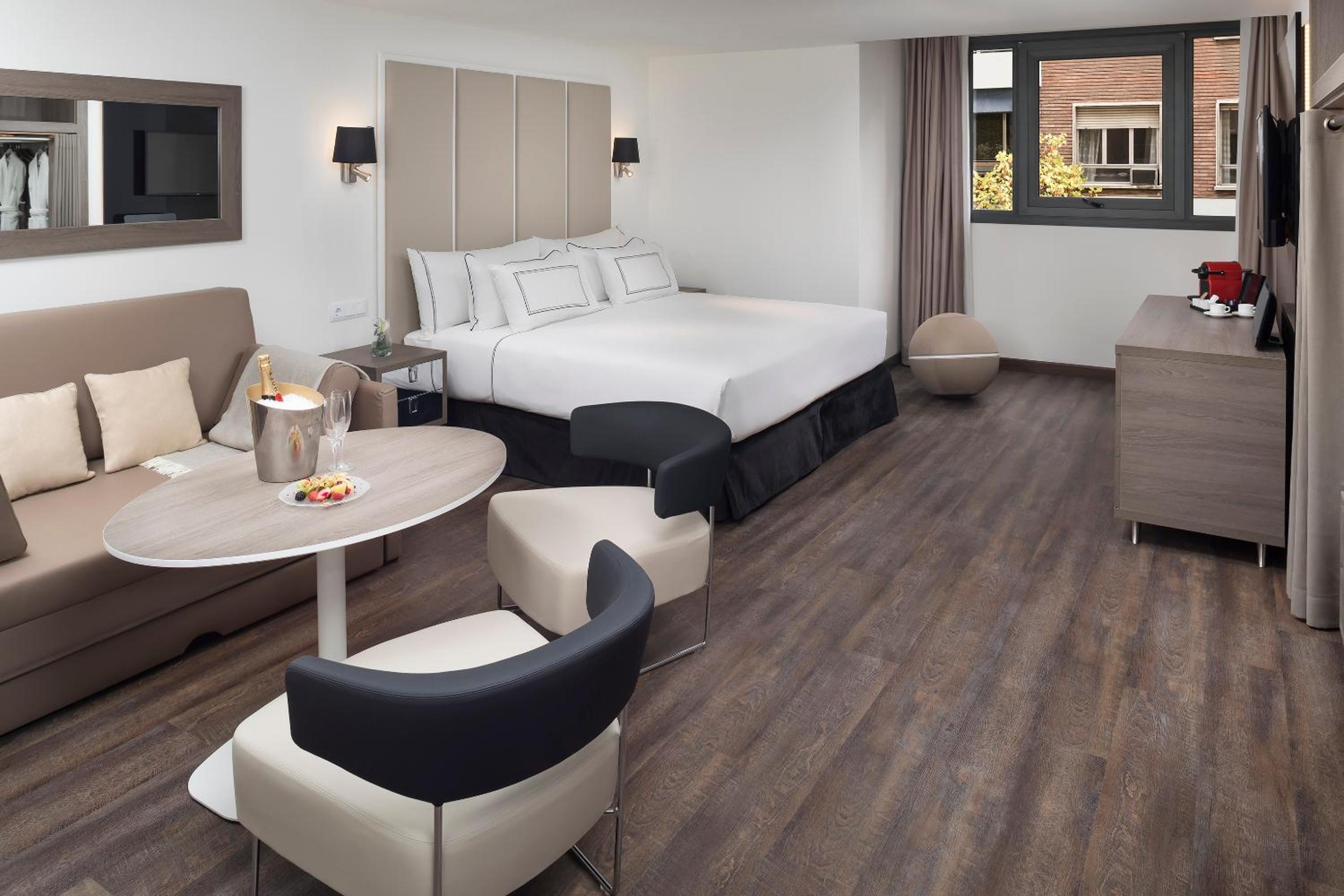 Grand Premium The Level with Bathtub