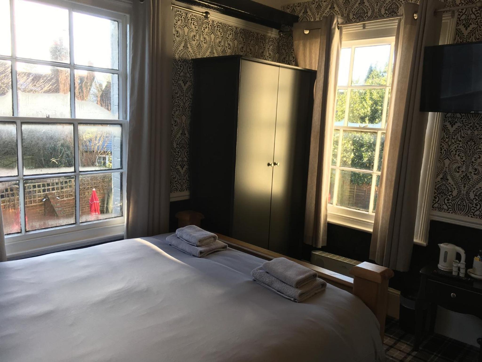 Deluxe Double Room with Shower - Photo 1