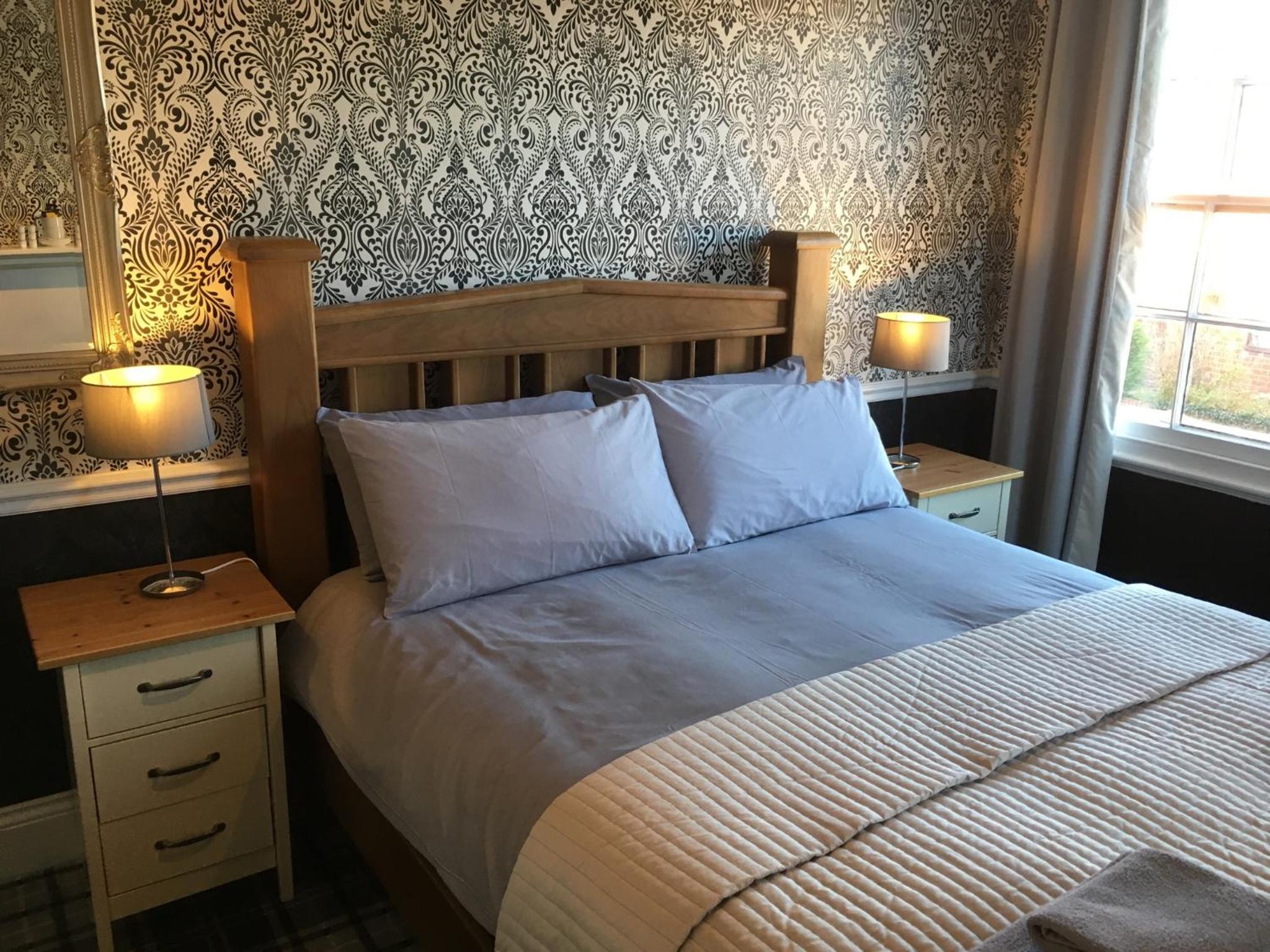 Deluxe Double Room with Shower - Photo 3