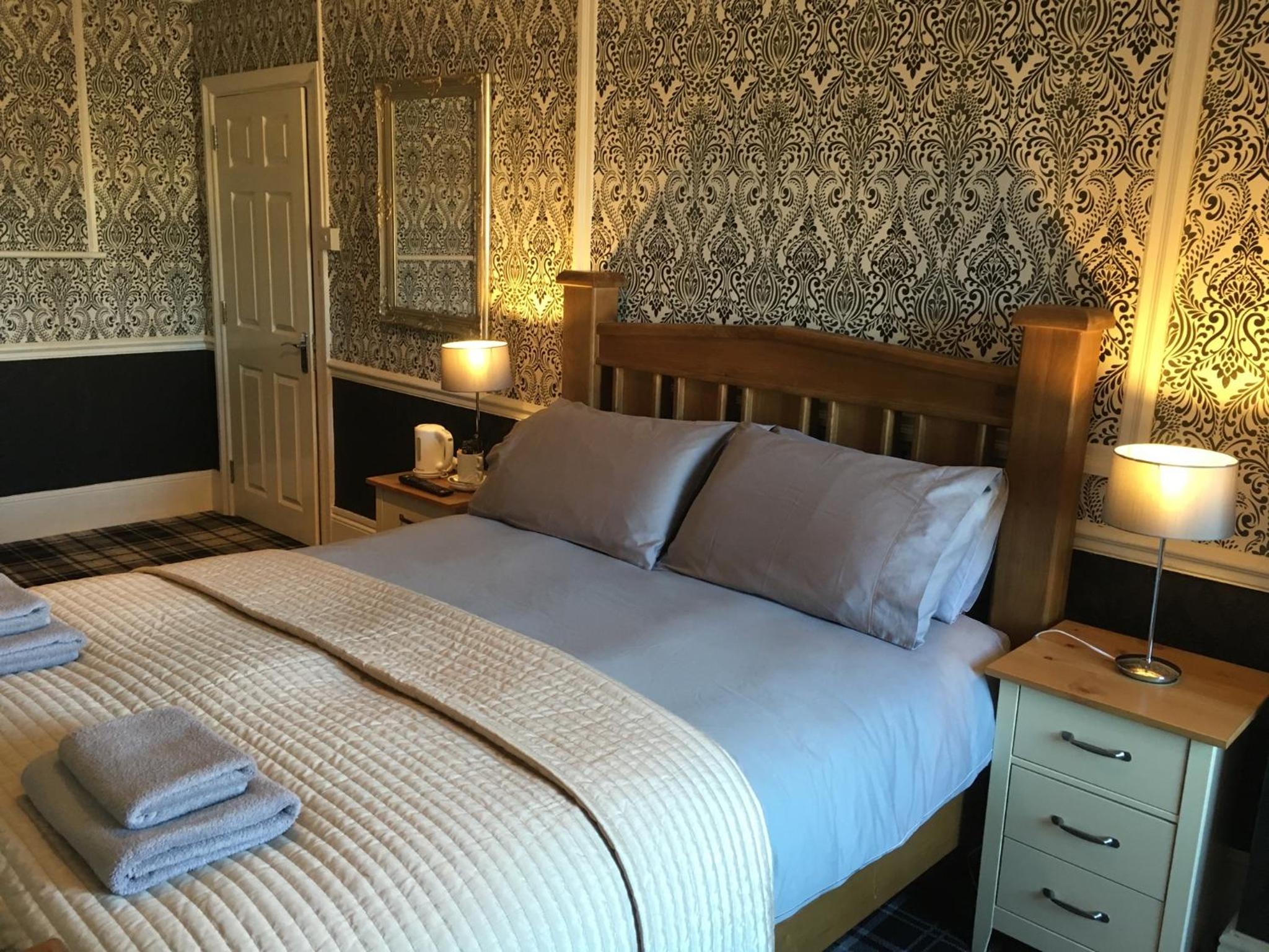 Deluxe Double Room with Shower - Photo 4