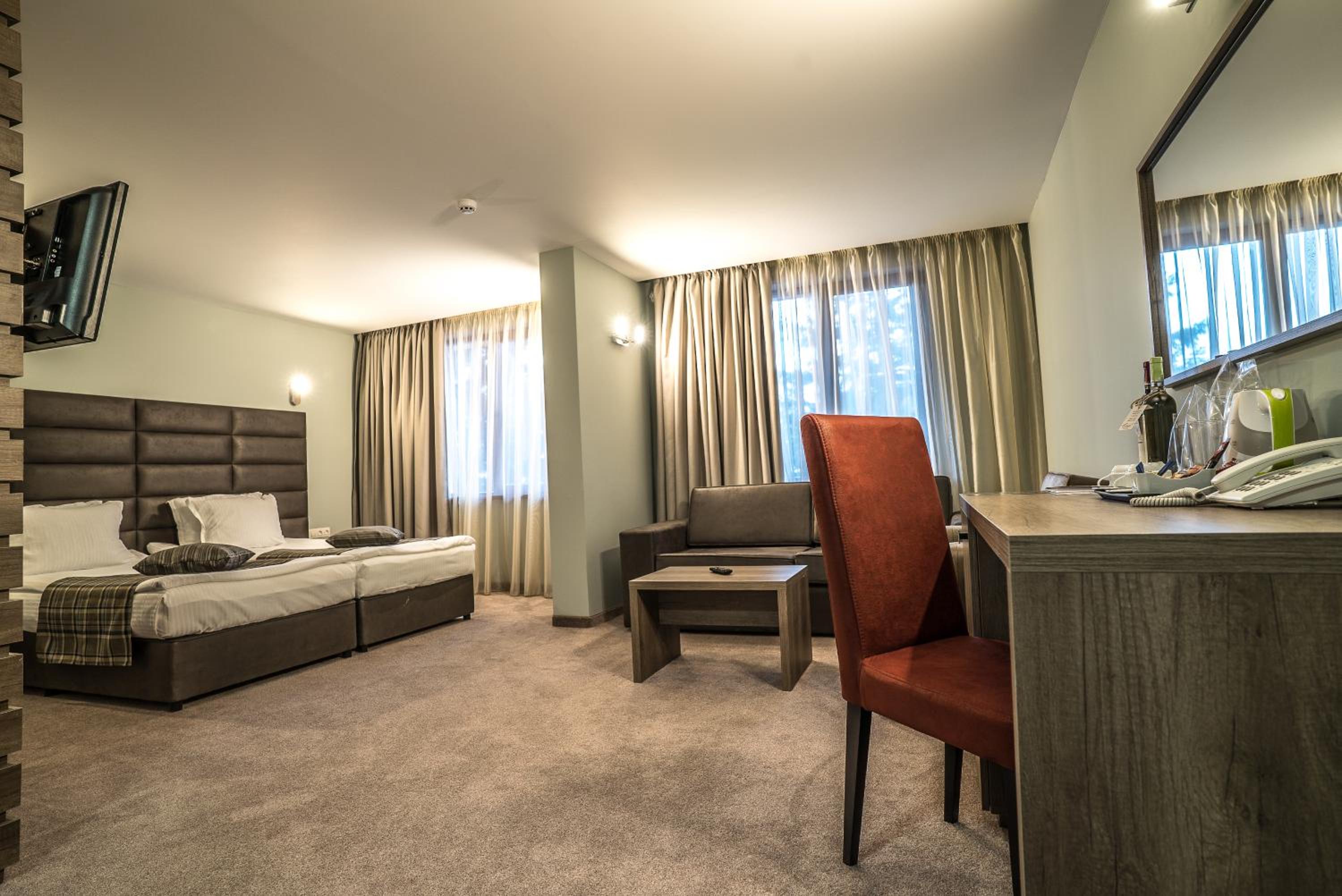 Junior Suite with Balcony - Photo 6