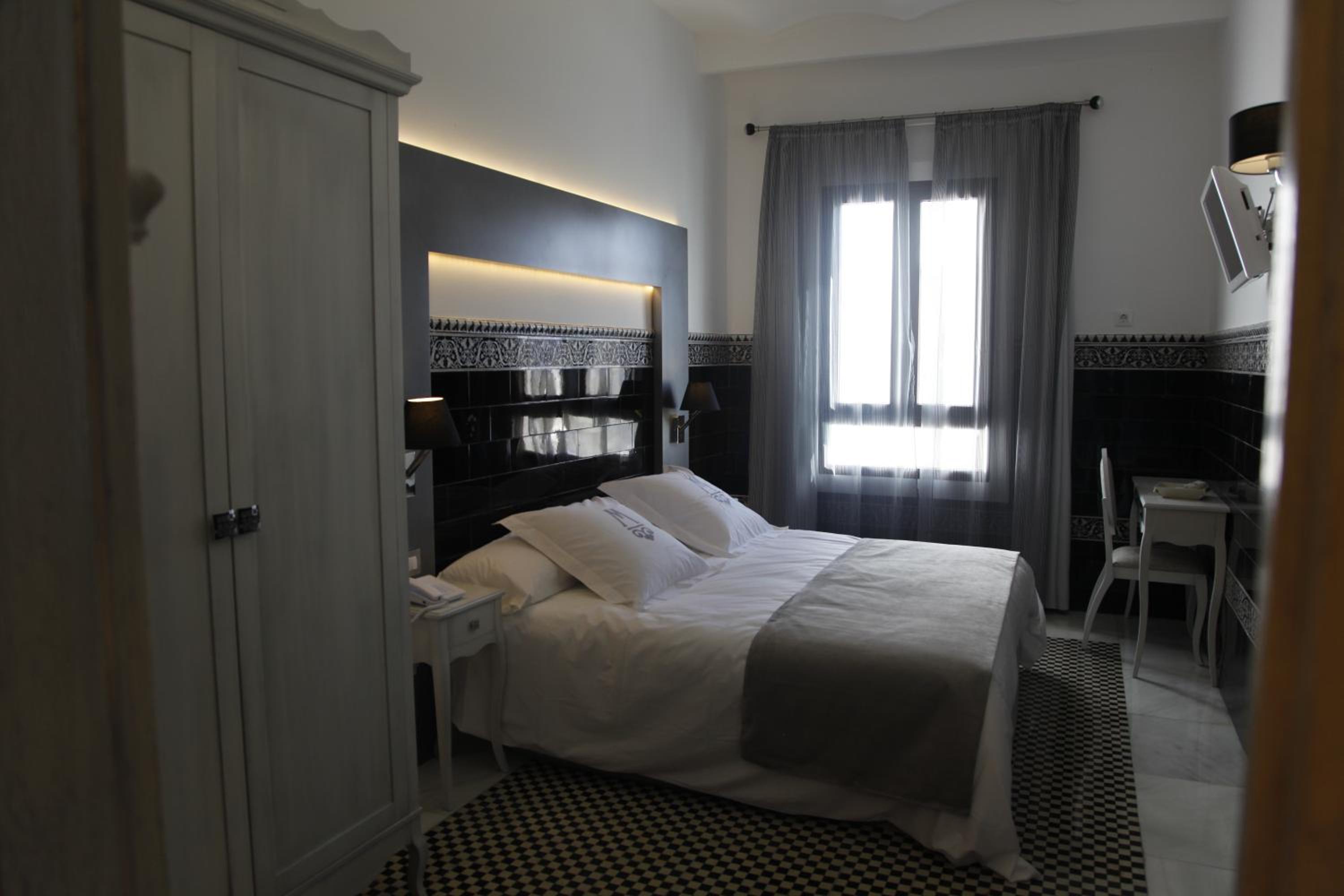 Double or Twin Room - Photo 2