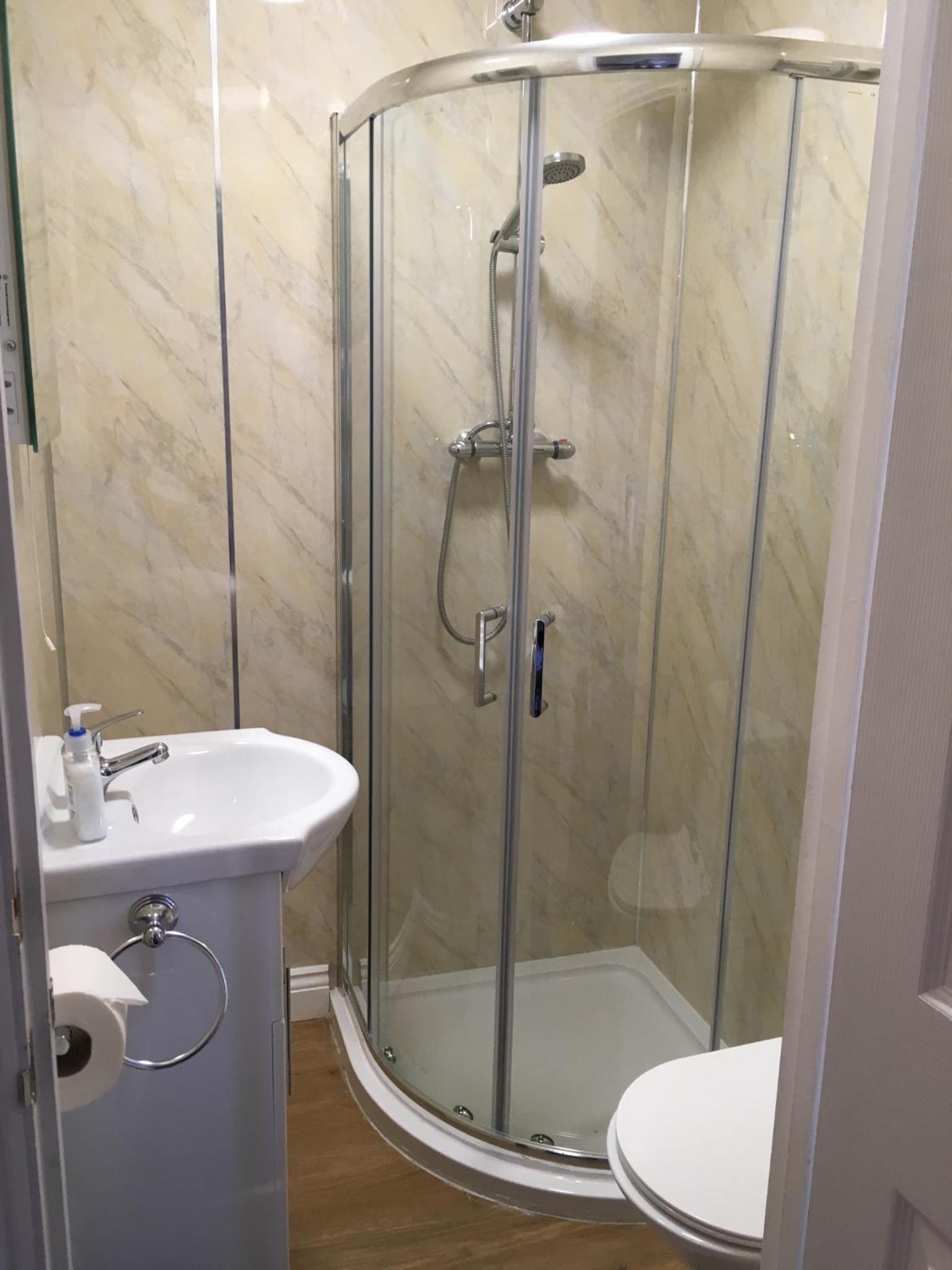Deluxe Double Room with Shower - Photo 8