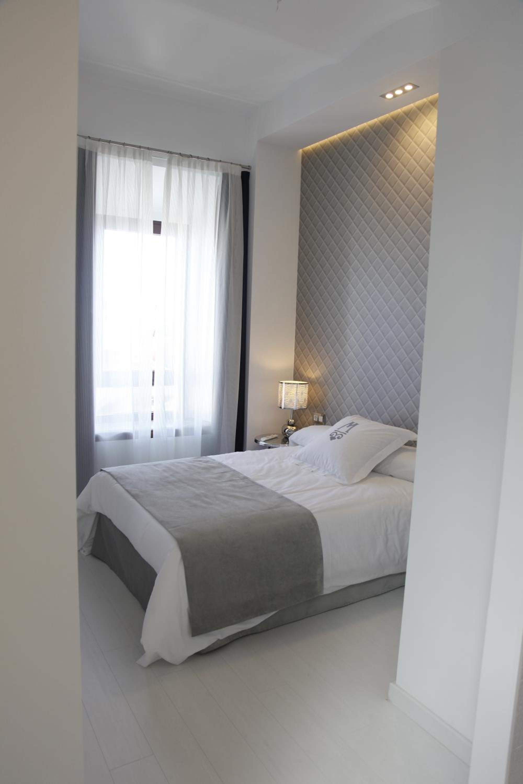 Double or Twin Room - Photo 5