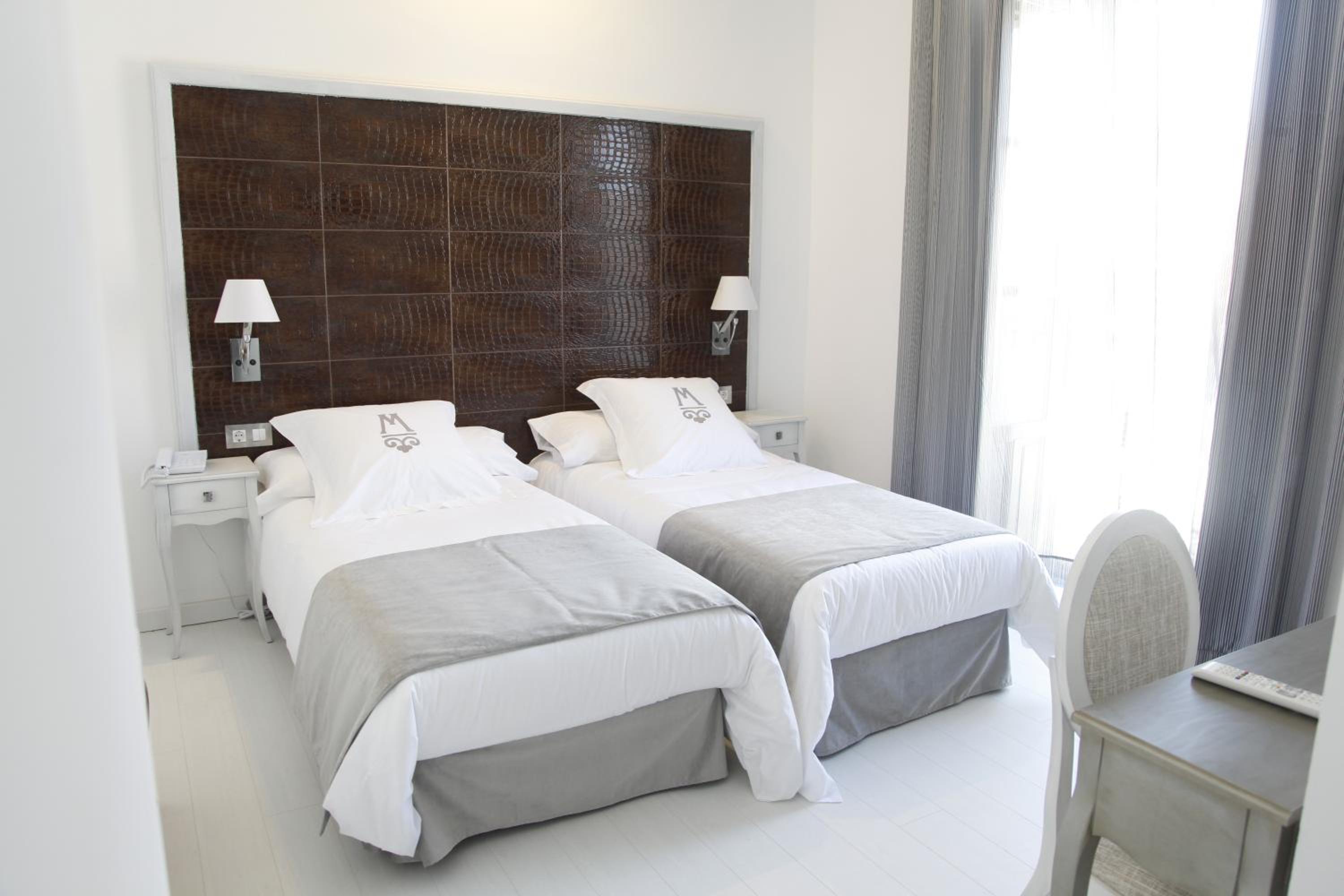 Double or Twin Room - Photo 7