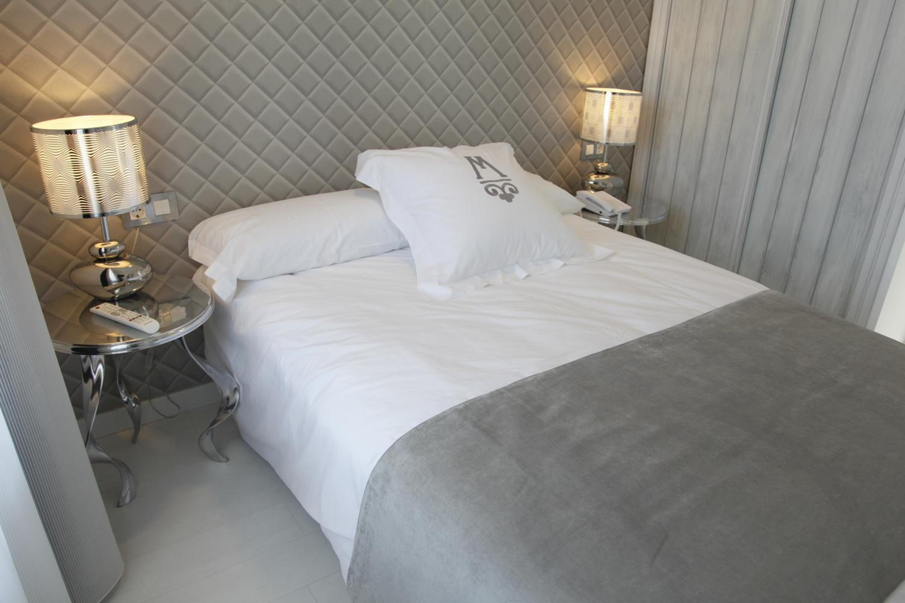 Double or Twin Room - Photo 4