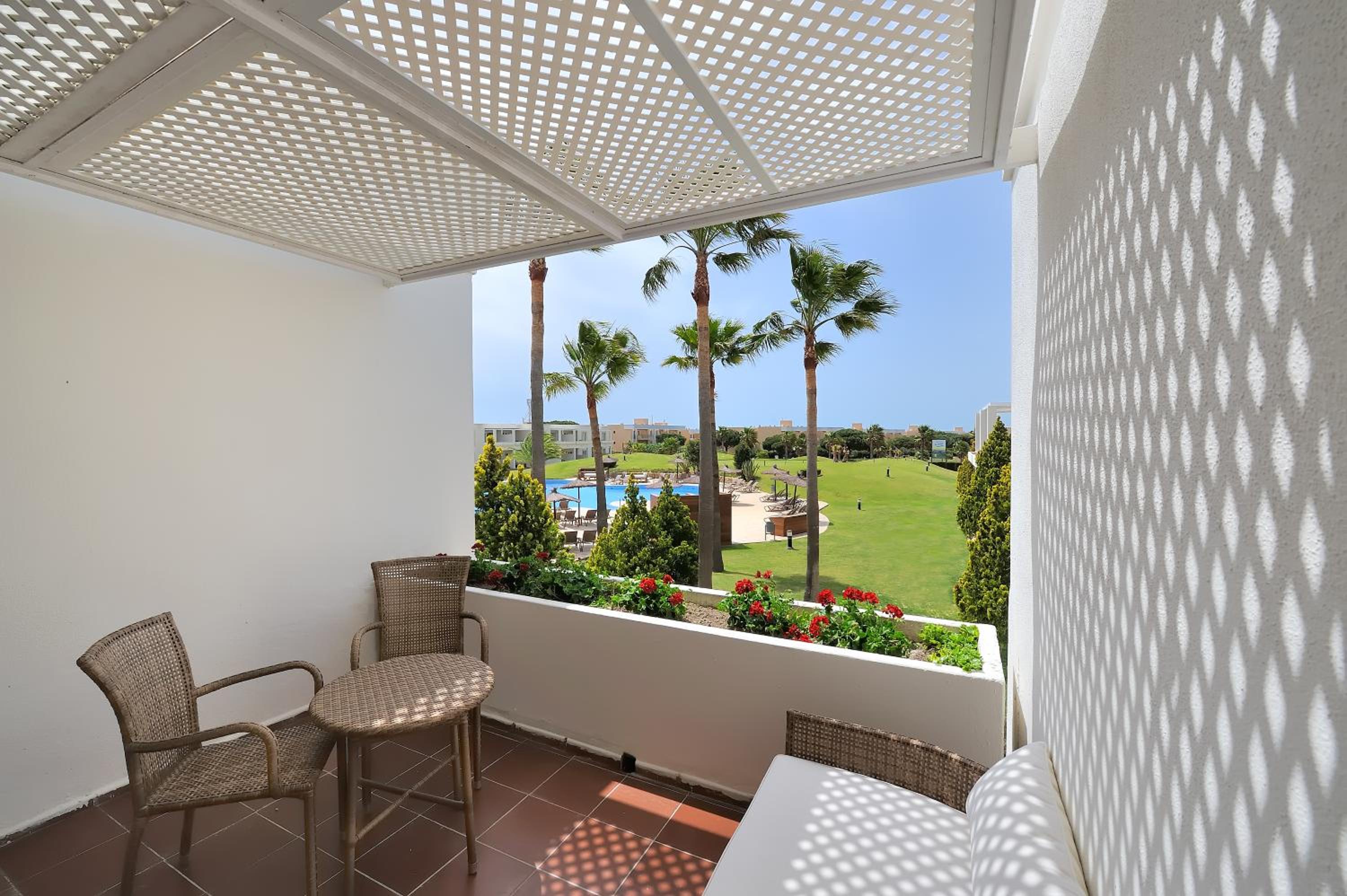 Junior Suite Pool View (2 Adults) - Photo 8