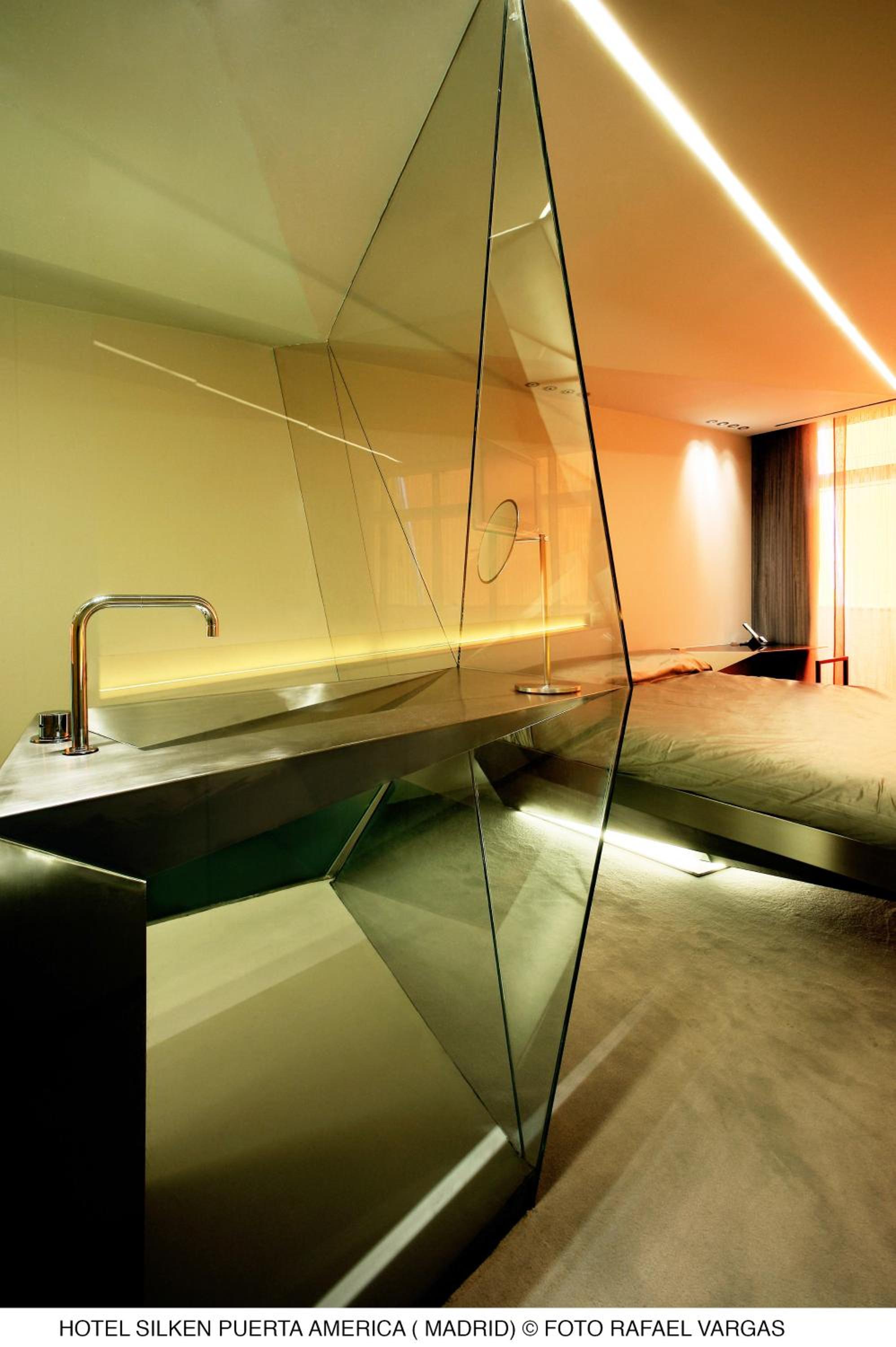 Deluxe Room - Photo 2