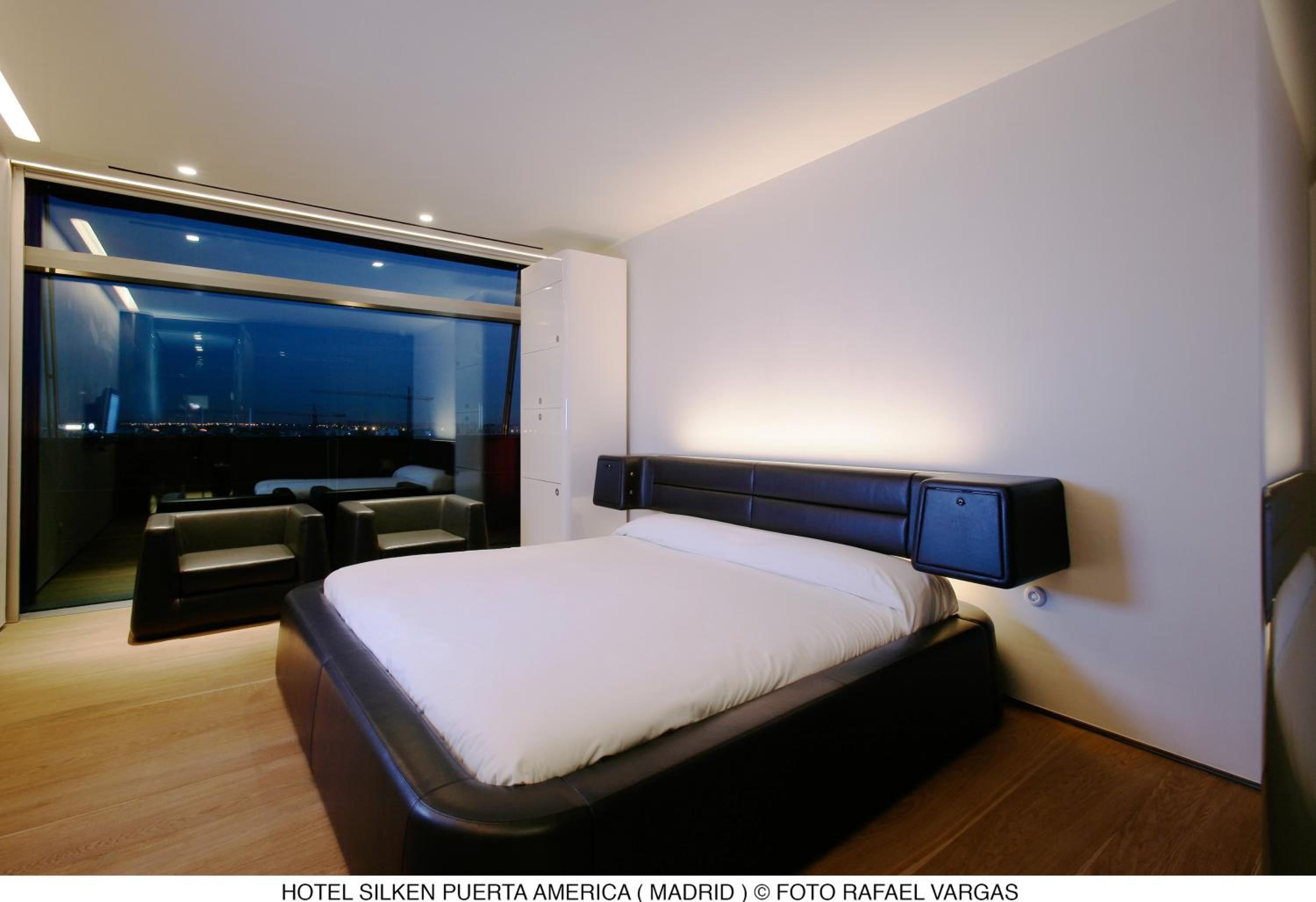 Deluxe Room - Photo 29