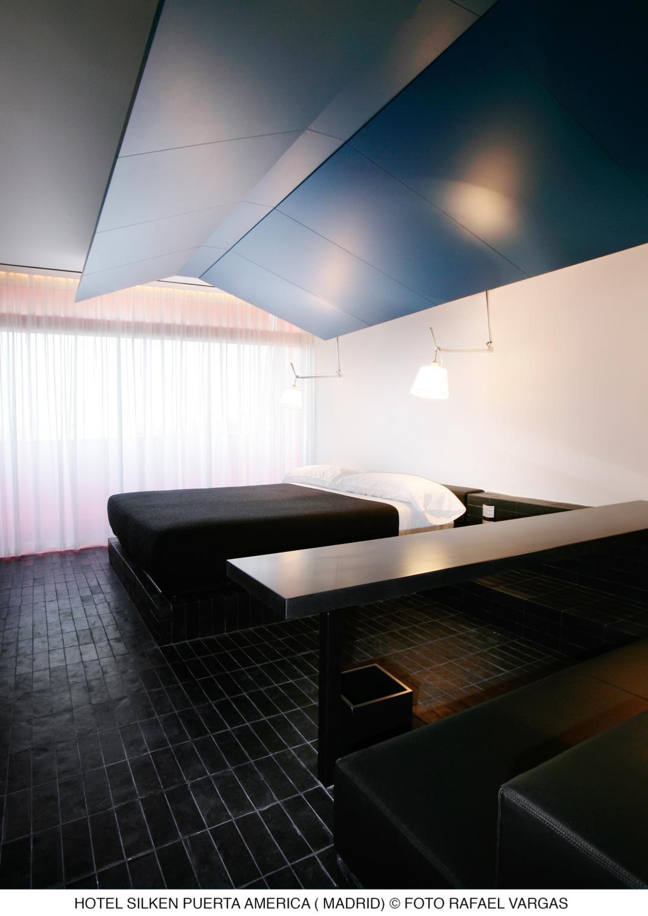 Deluxe Room - Photo 4