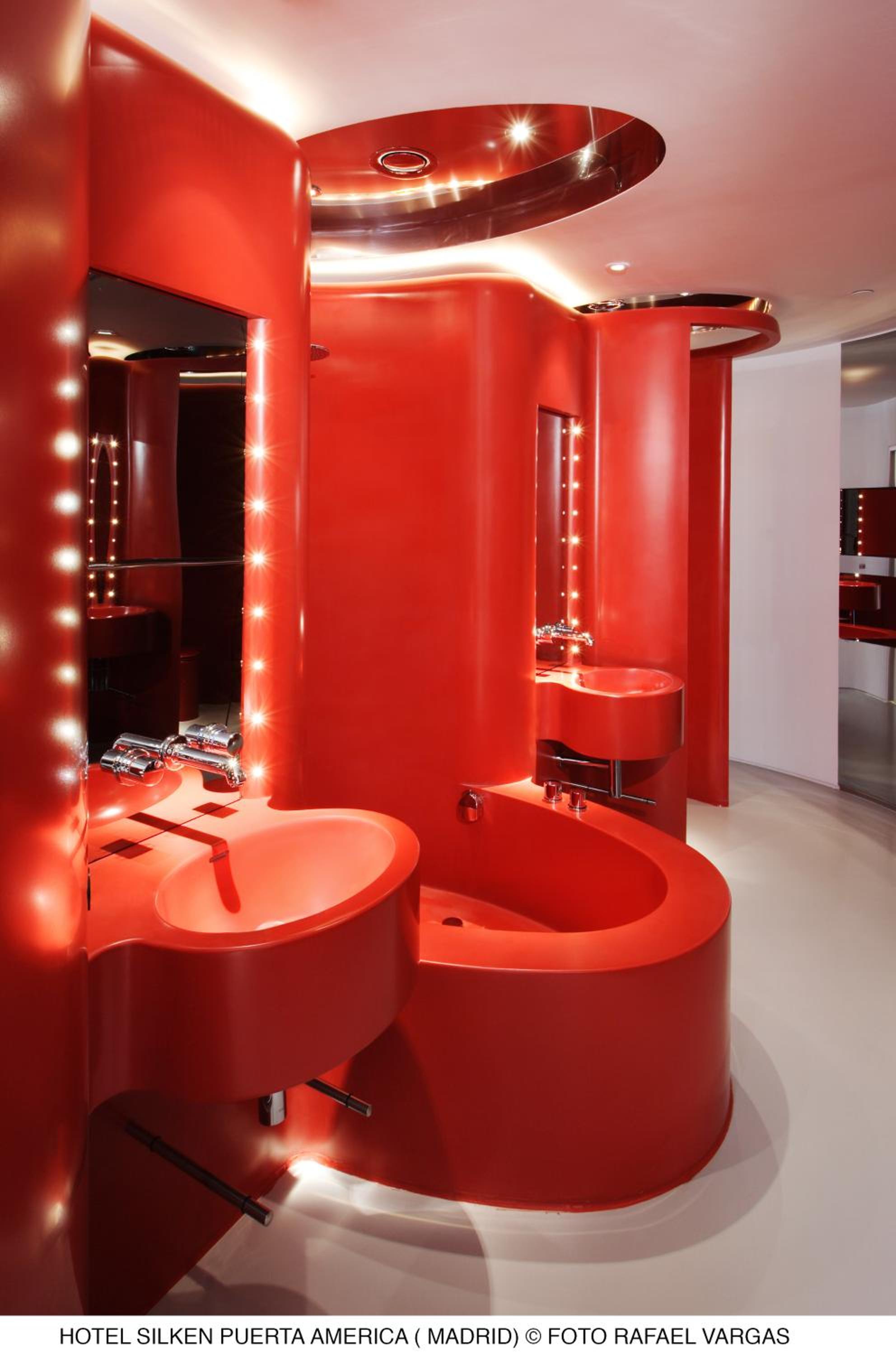 Deluxe Room - Photo 21