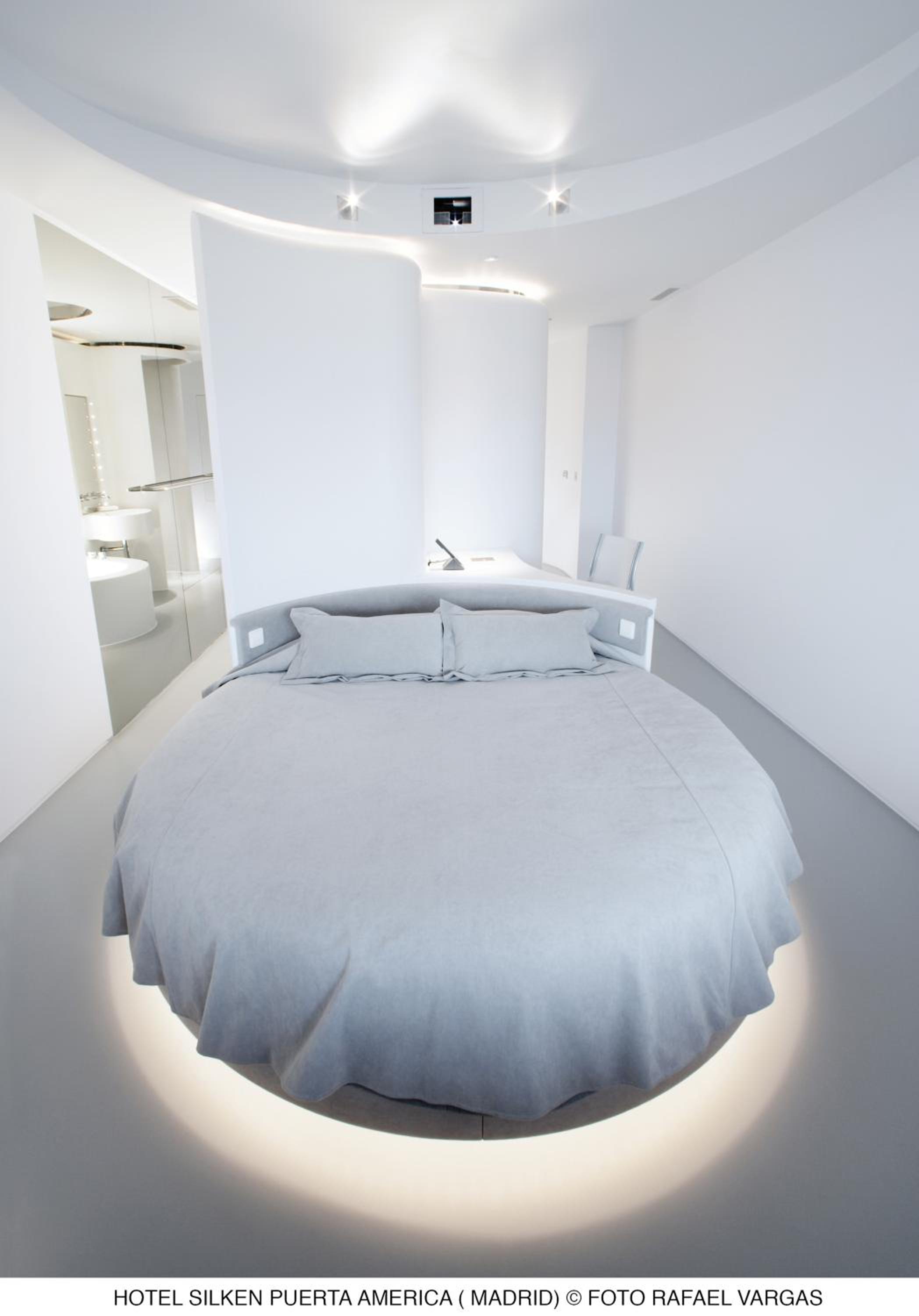 Deluxe Room - Photo 6