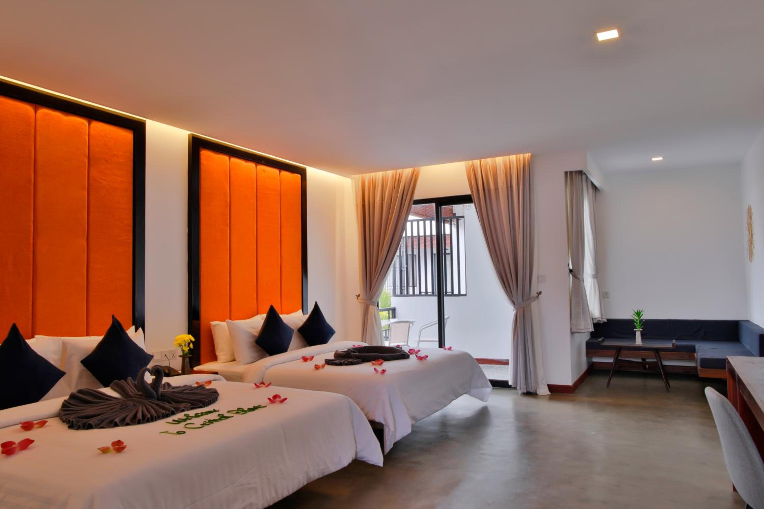 Family Suite with Balcony Pool View @ Free Pickup photo 1