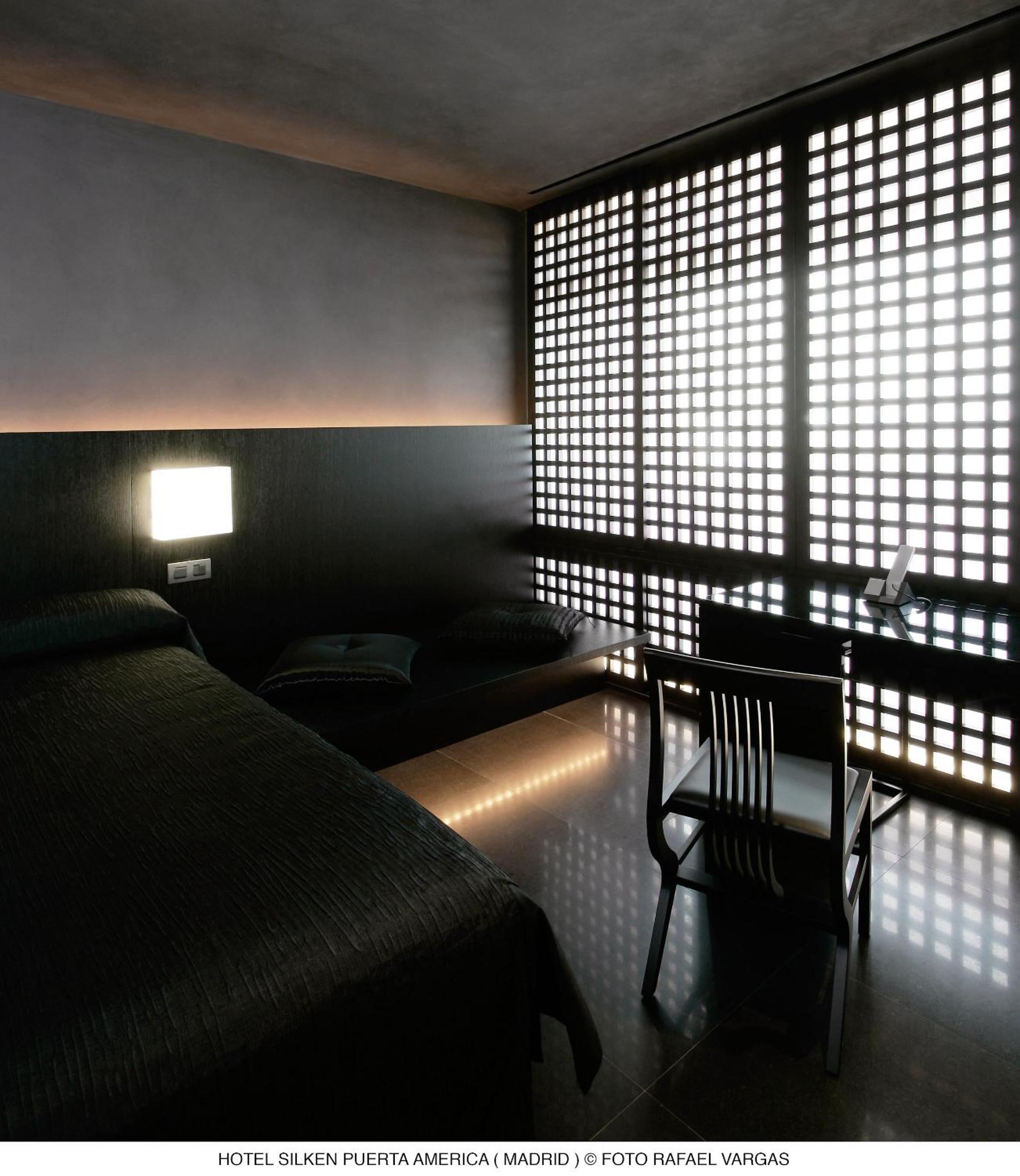 Deluxe Room - Photo 25