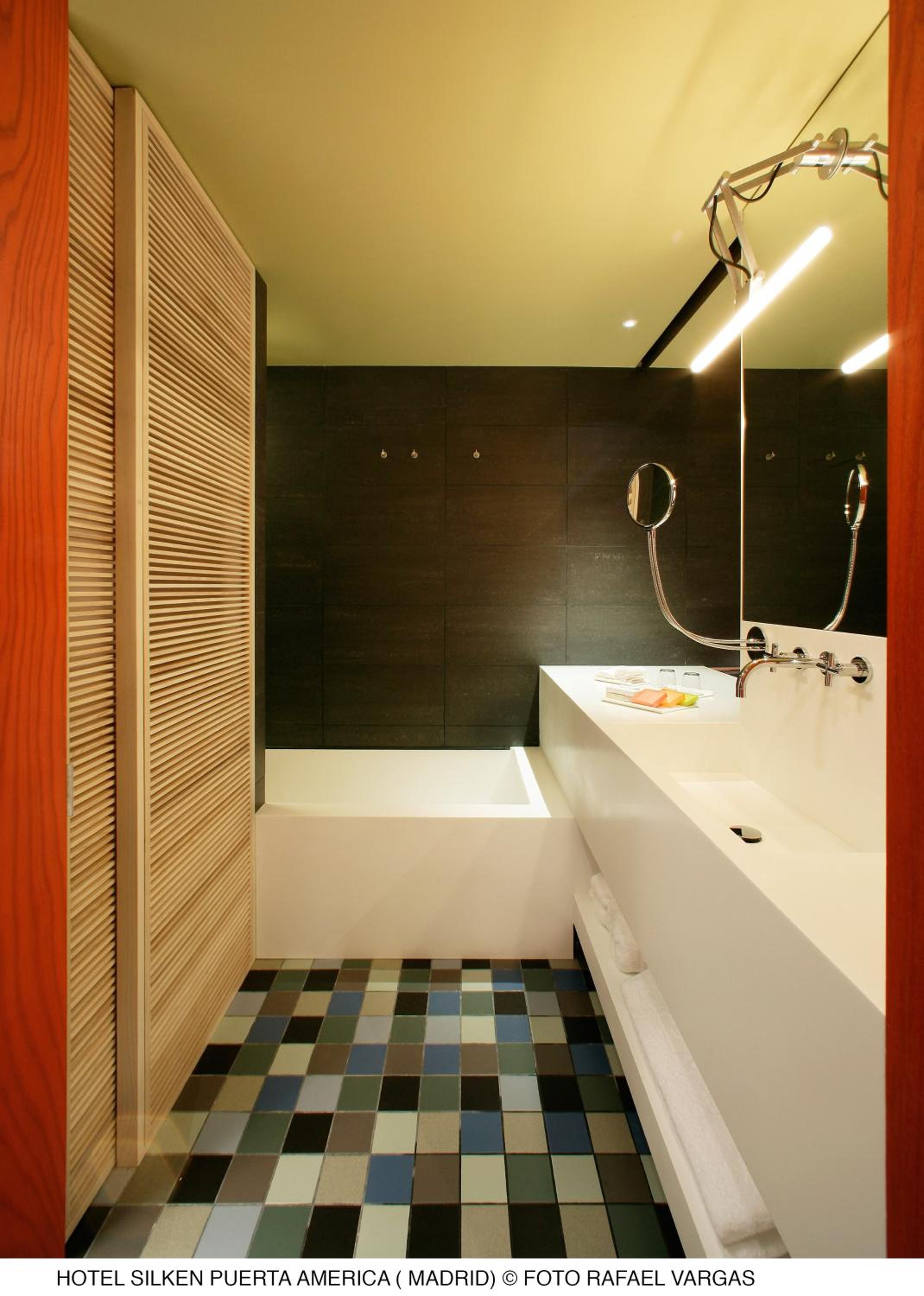 Deluxe Room - Photo 27