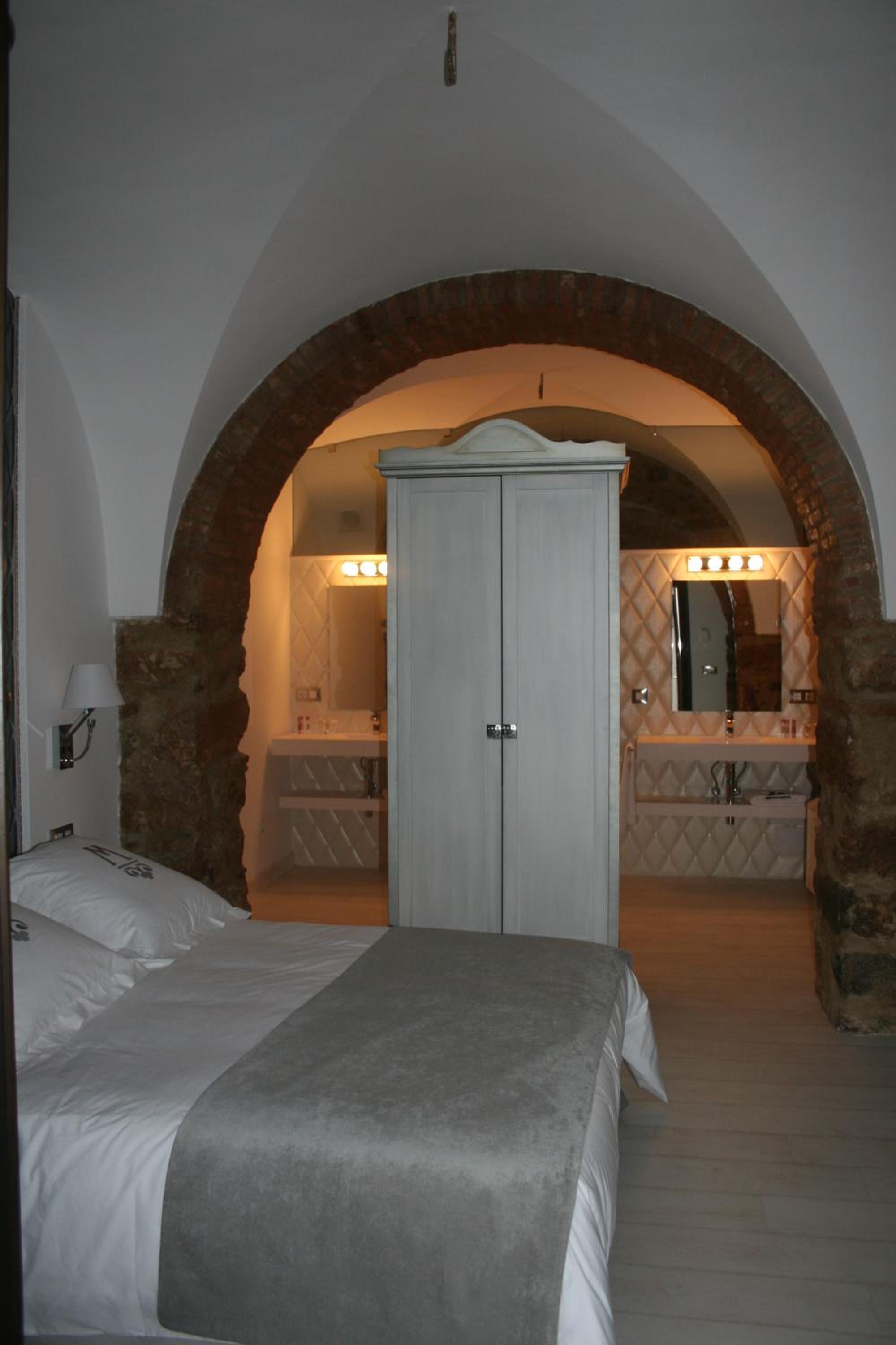 Superior Double Room - Photo 8