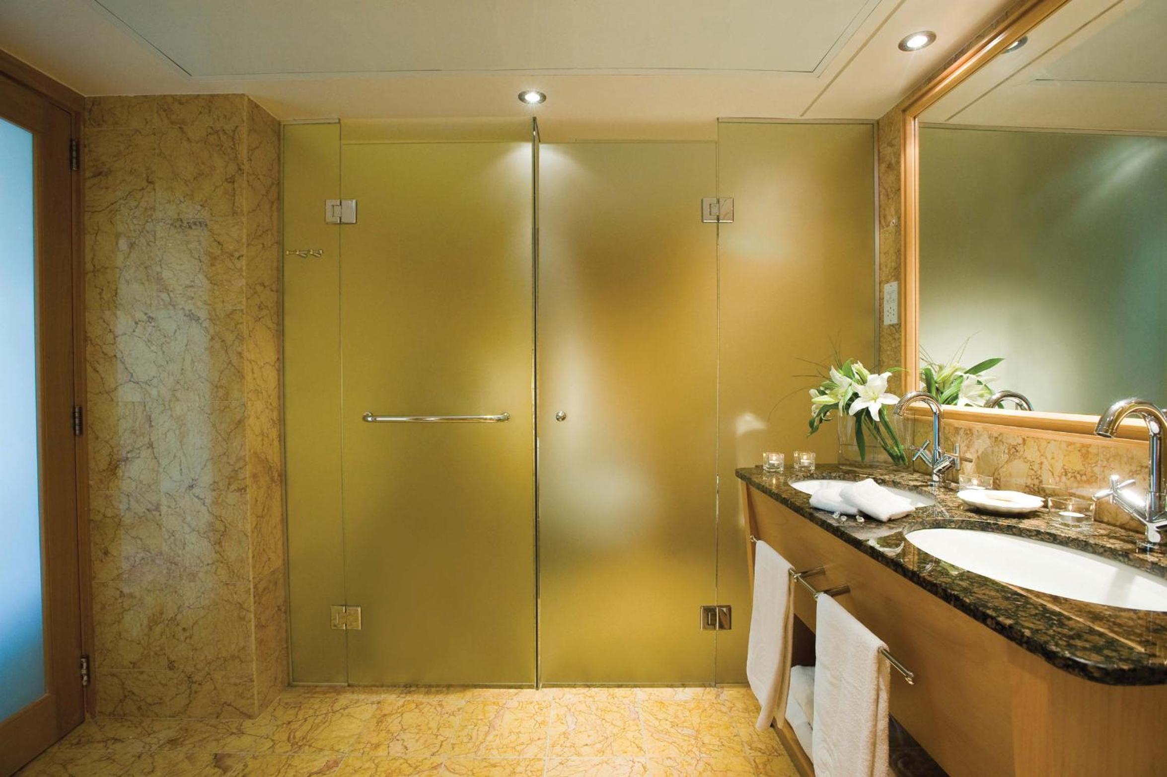 One-Bedroom Suite with Sea View - Photo 3