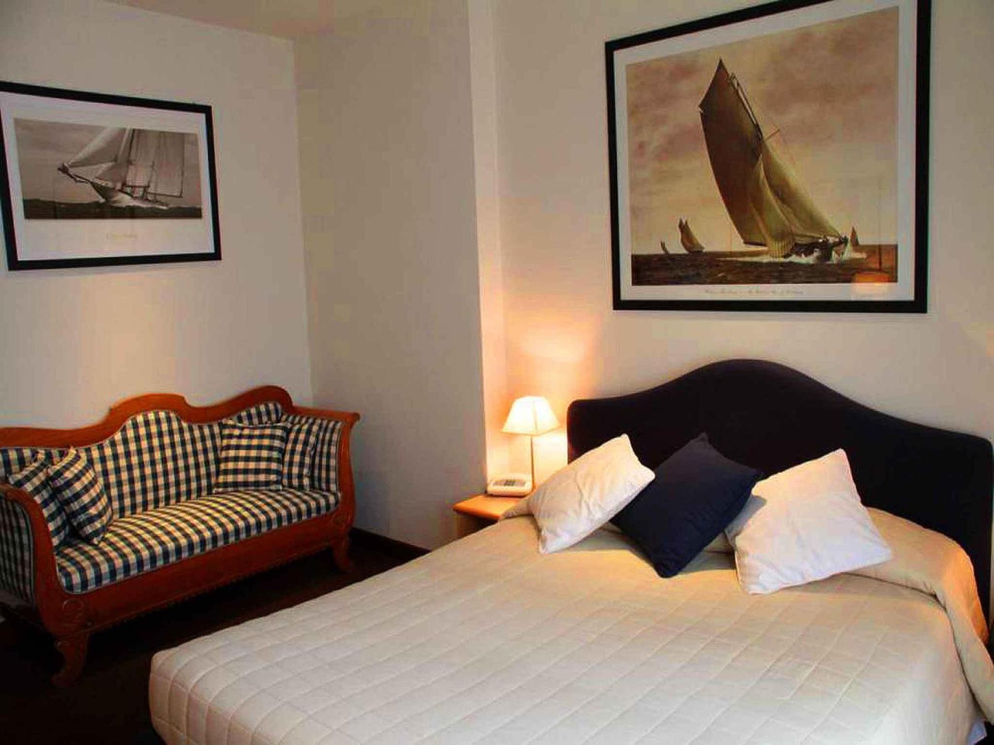 Classic Double Room with Balcony - Photo 2