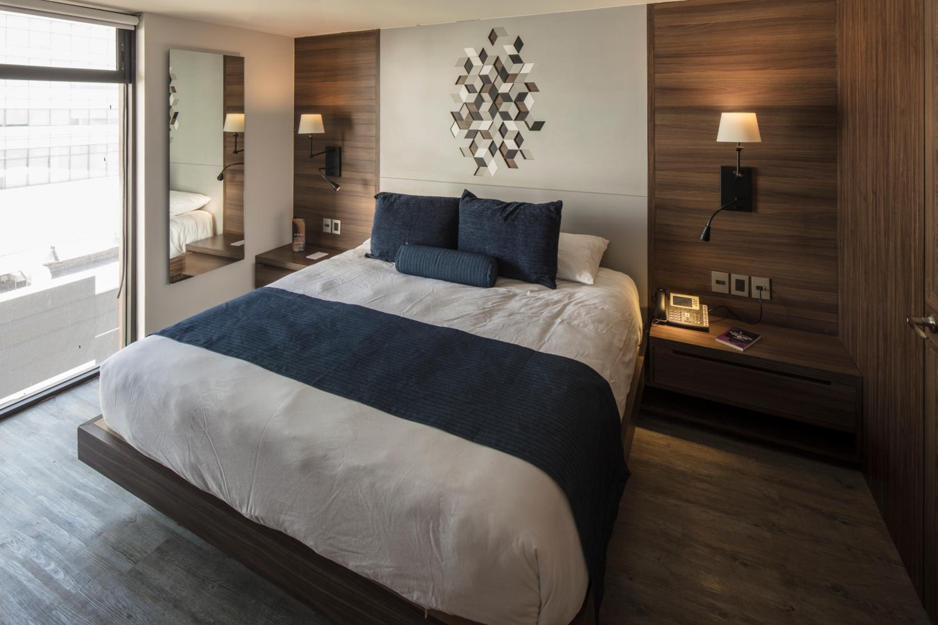 Executive Suite - Photo 5
