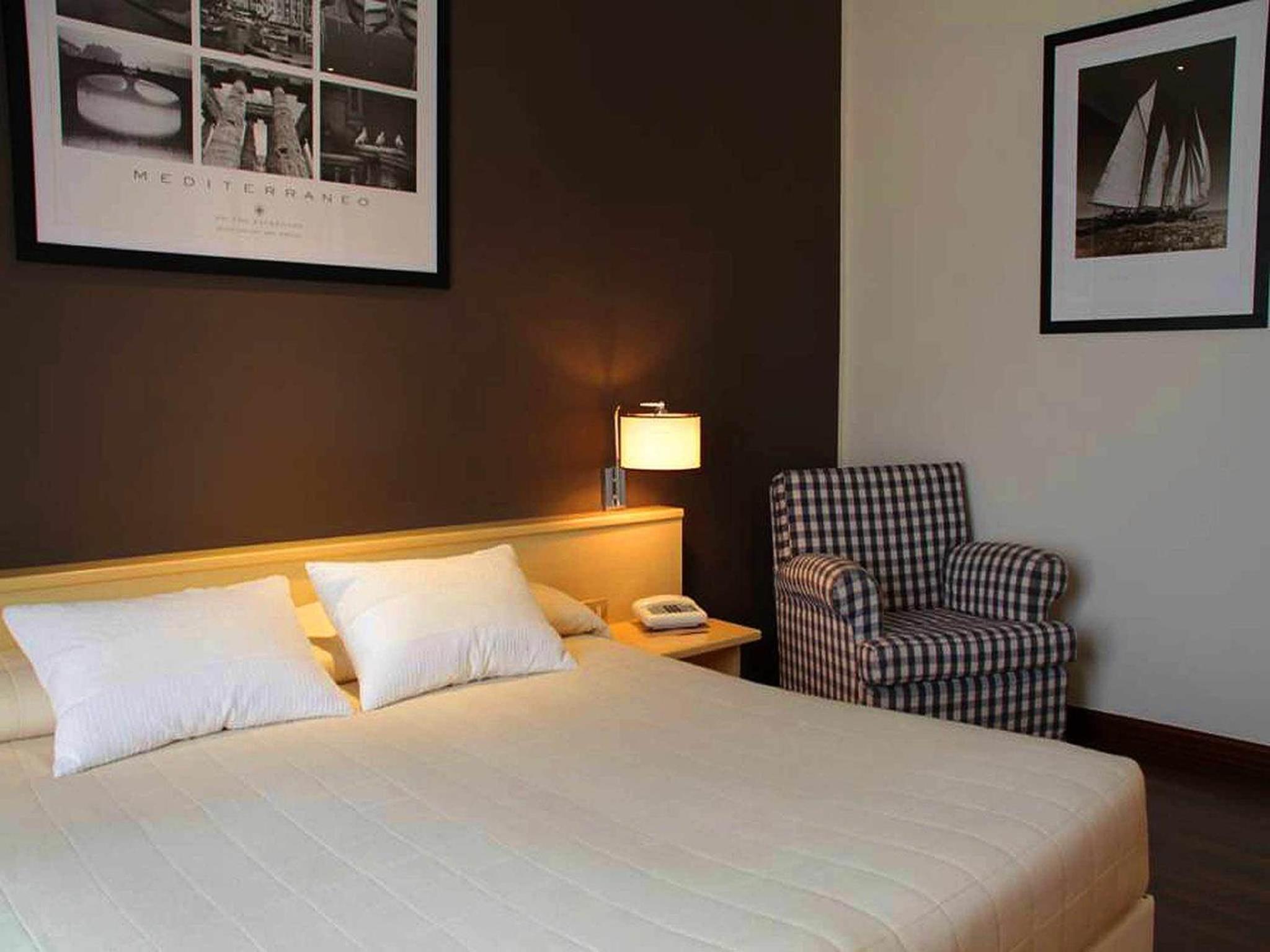 Classic Double Room with Balcony - Photo 7