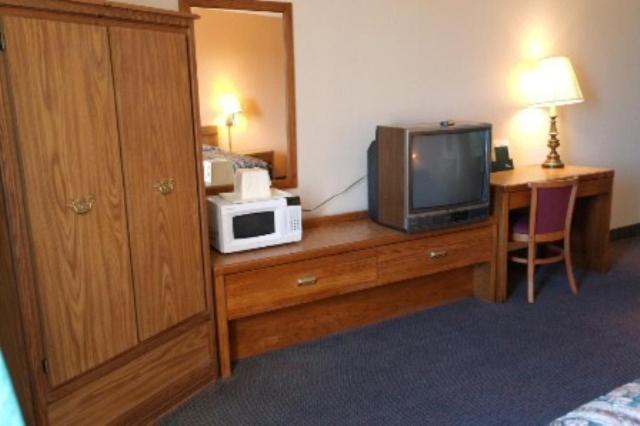 King Room - Non-Smoking - Photo 3