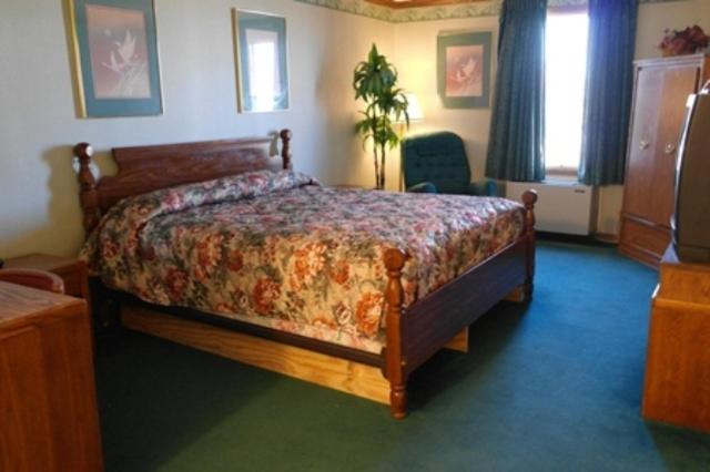 King Room - Non-Smoking - Photo 2