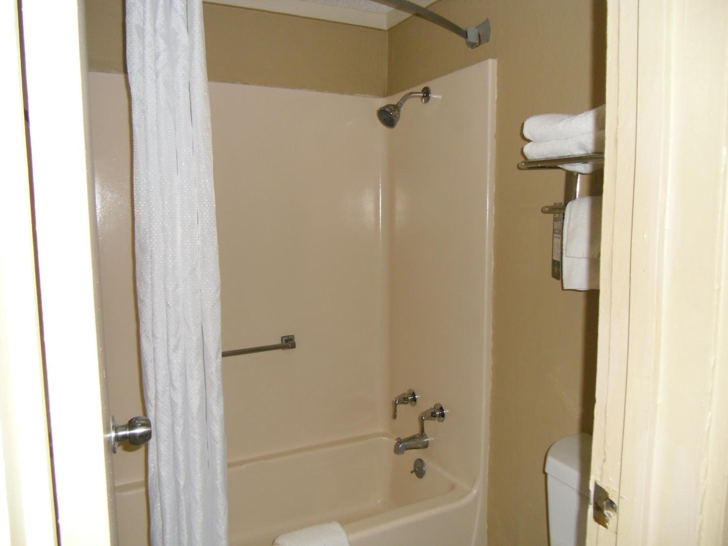 King Room - Non-Smoking - Photo 4