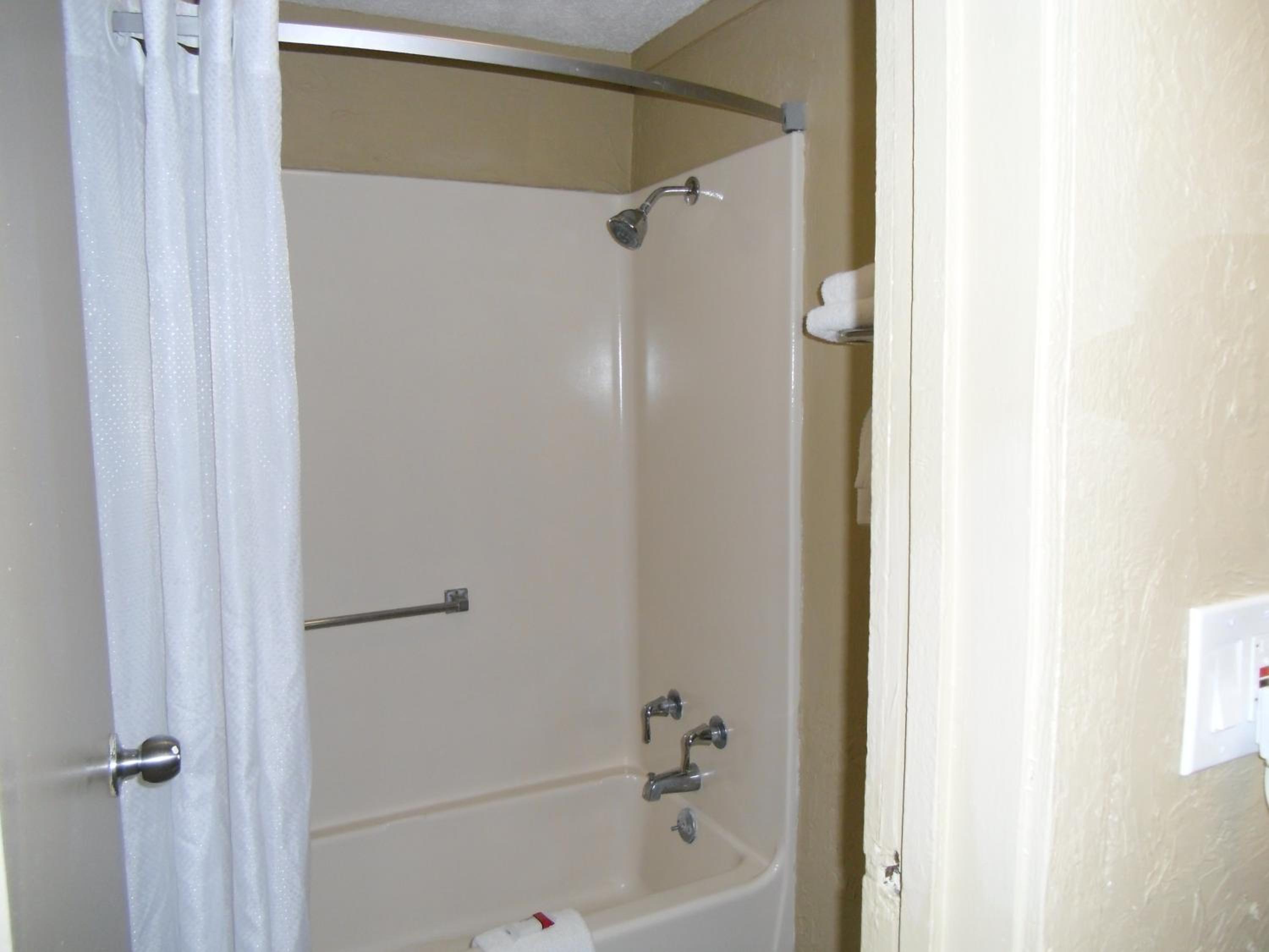Double Room with Two Double Beds - Non-Smoking - Photo 4