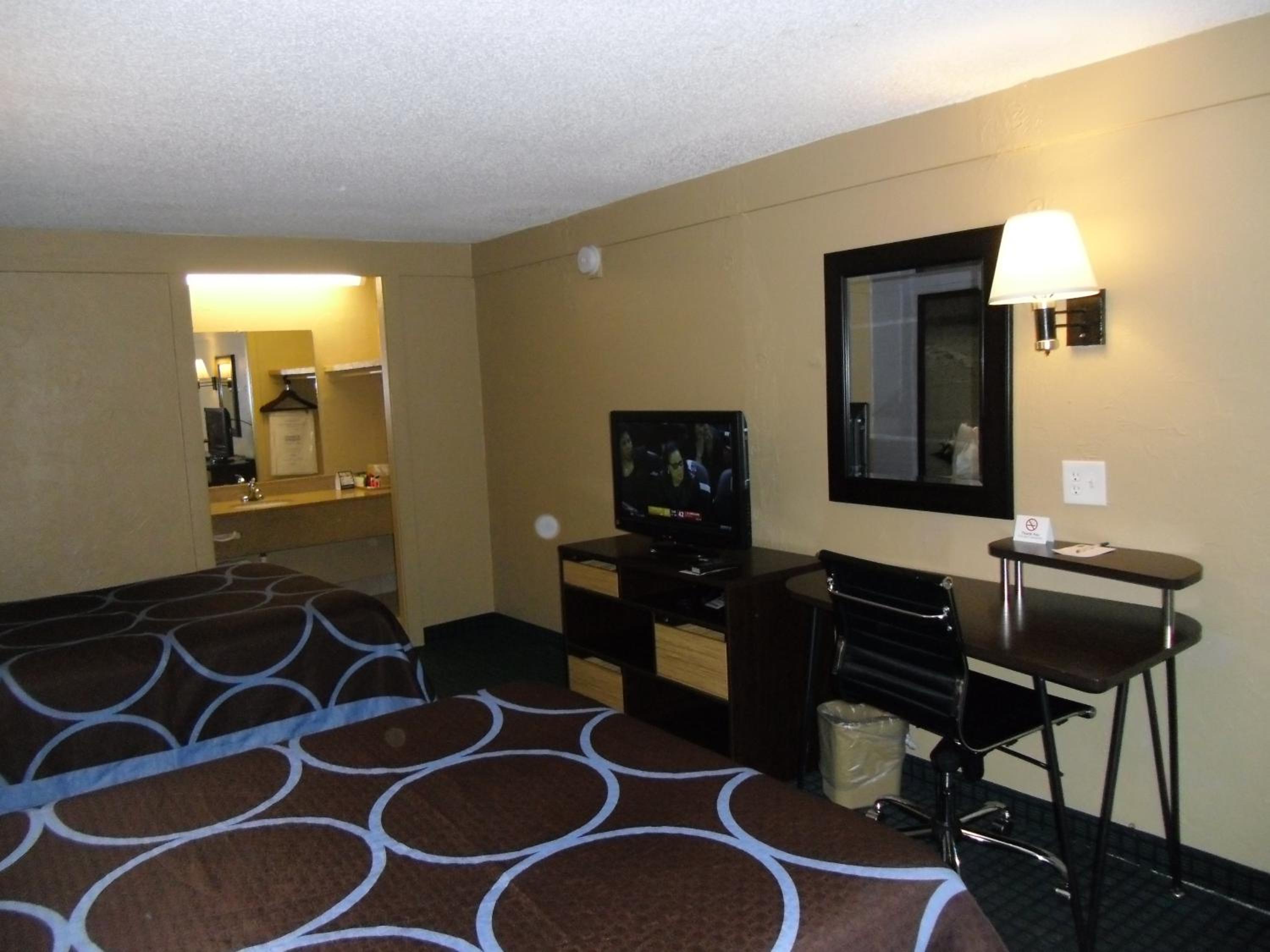 Double Room with Two Double Beds - Non-Smoking - Photo 2