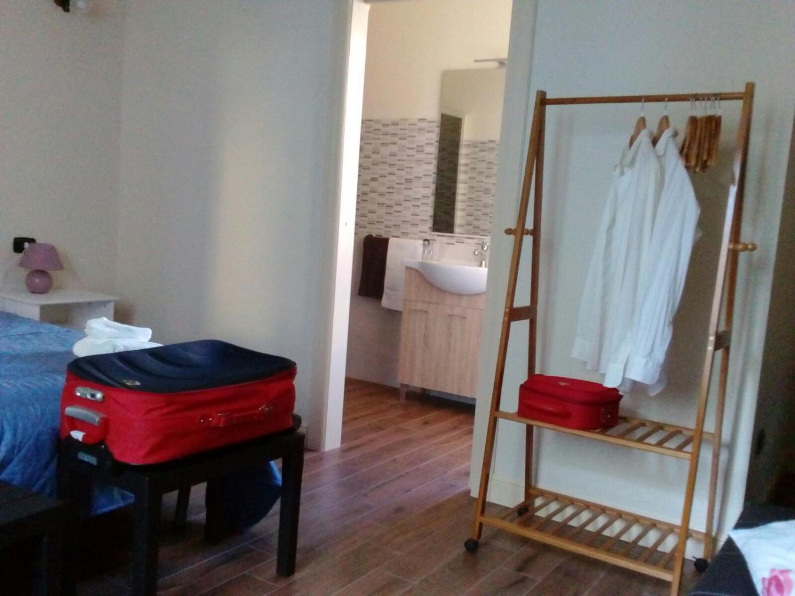 Double Room with Private Bathroom - Photo 2