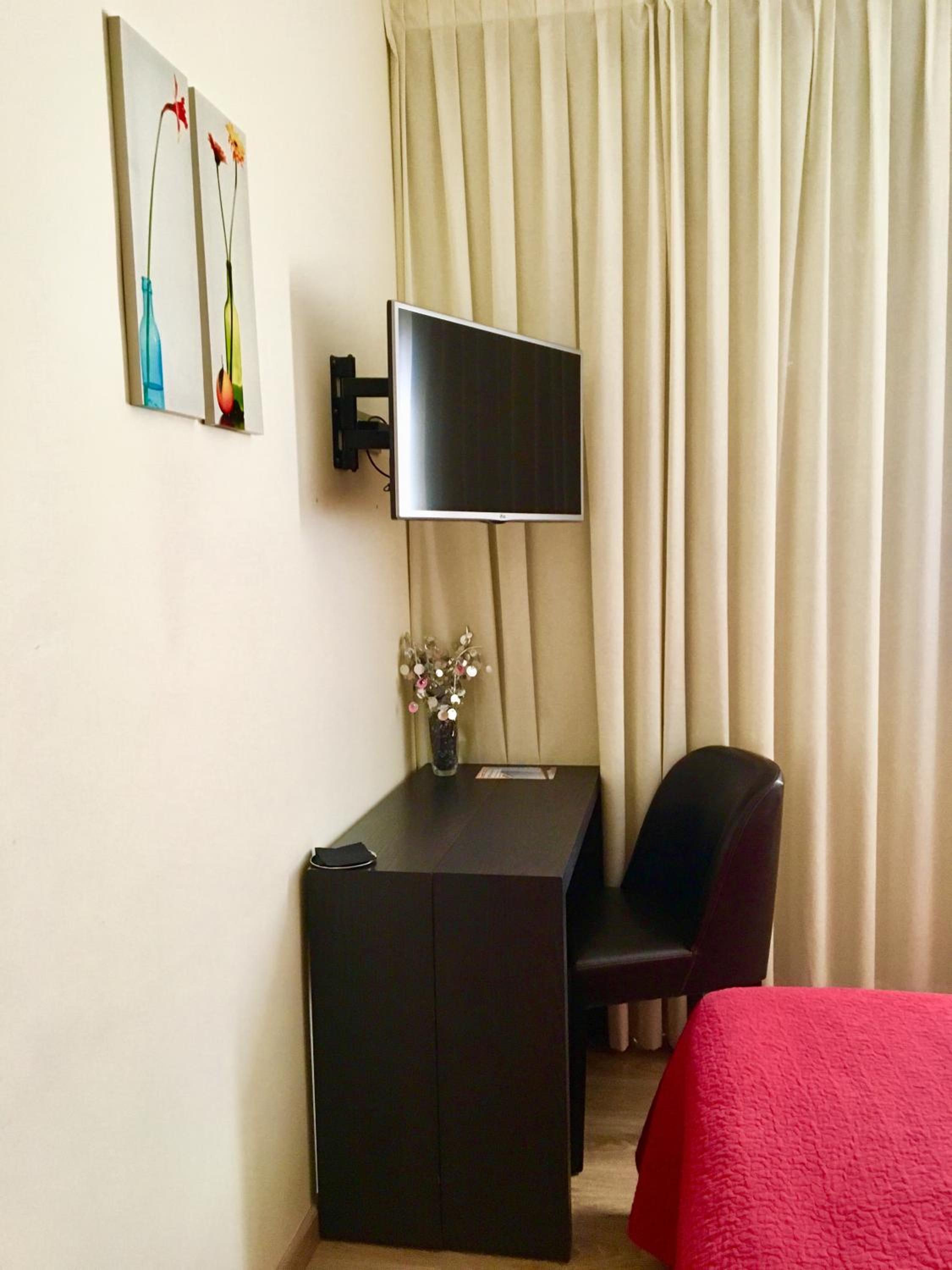 Suite - Photo 1