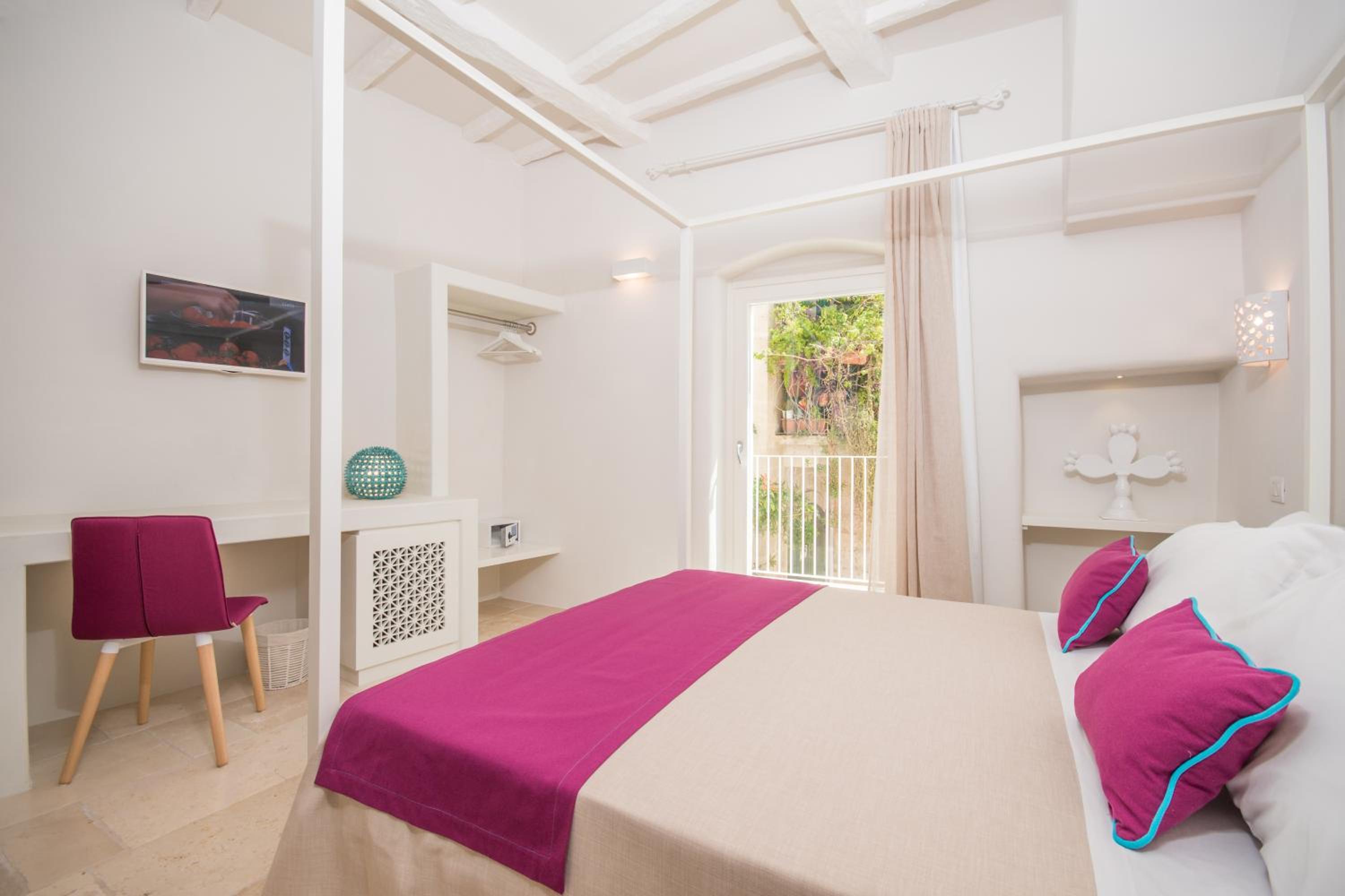 Queen Room with Balcony photo 1