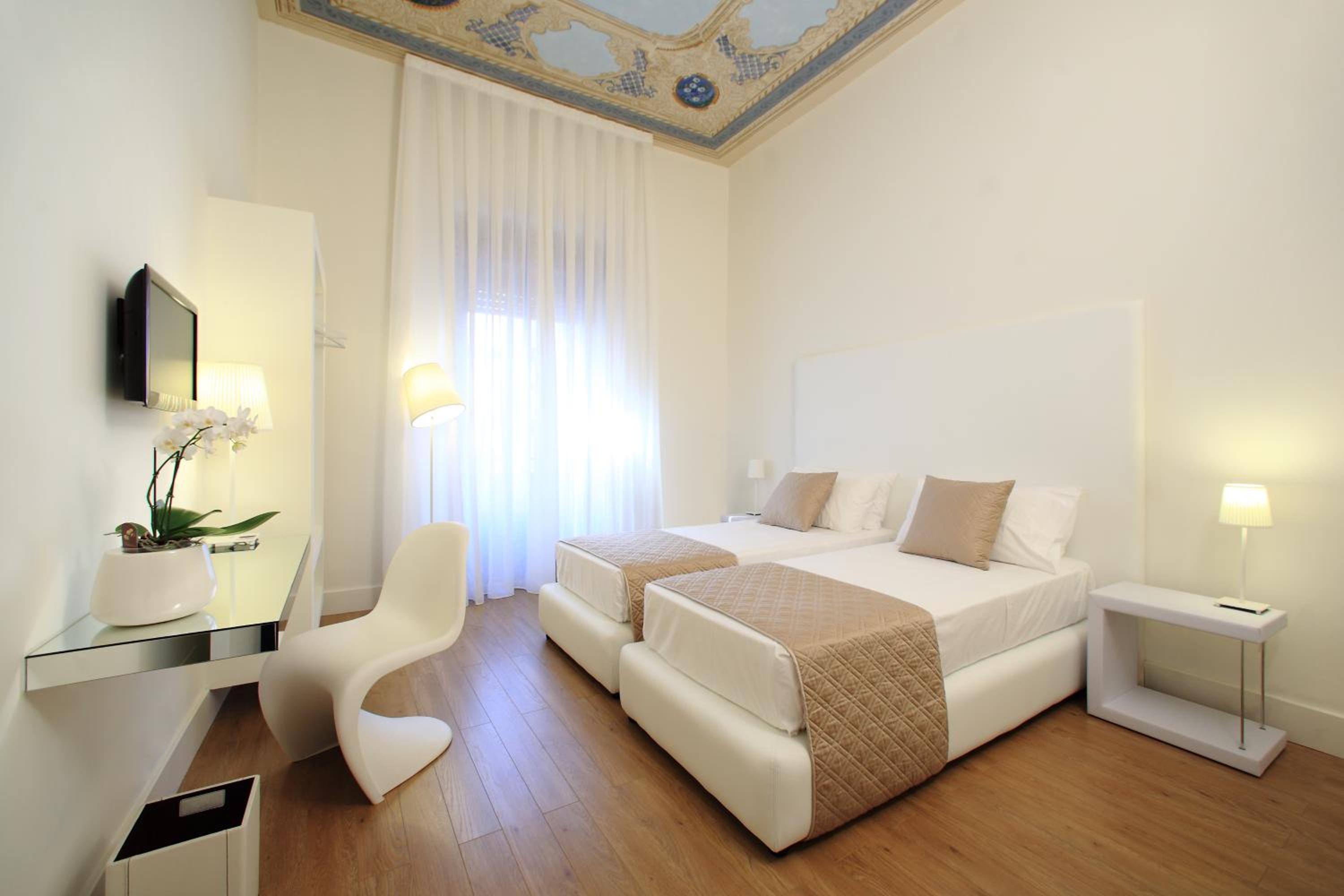Double or Twin Room - Photo 5