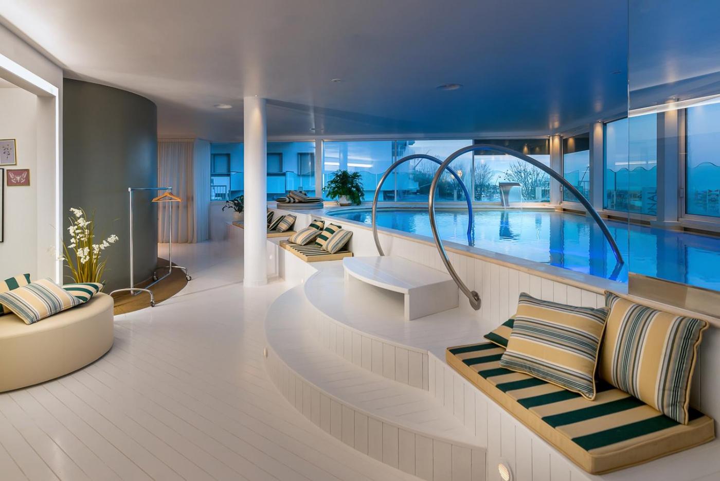 Double or Twin Room with City View and Spa Access - Photo 4