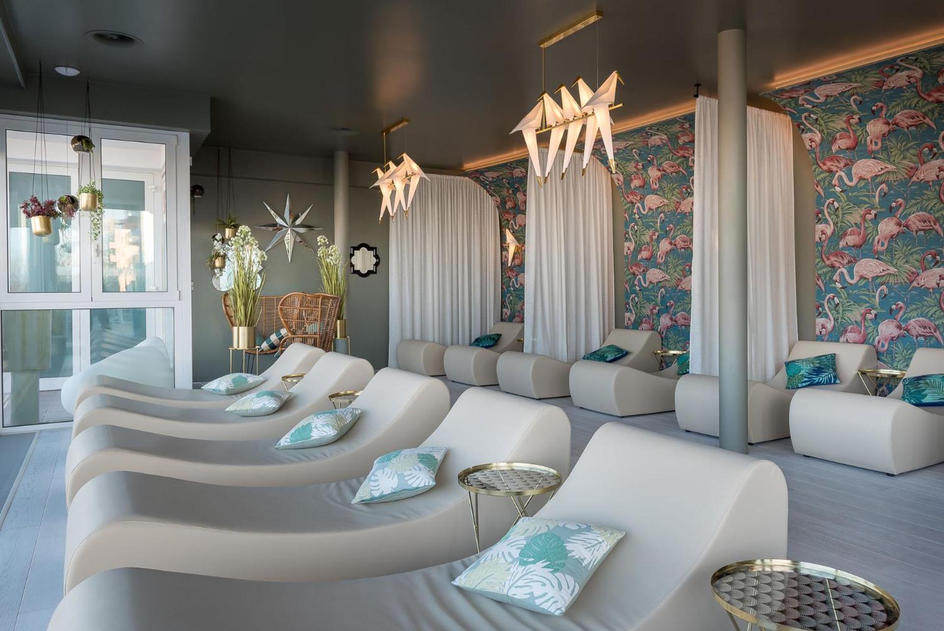Double or Twin Room with City View and Spa Access - Photo 3