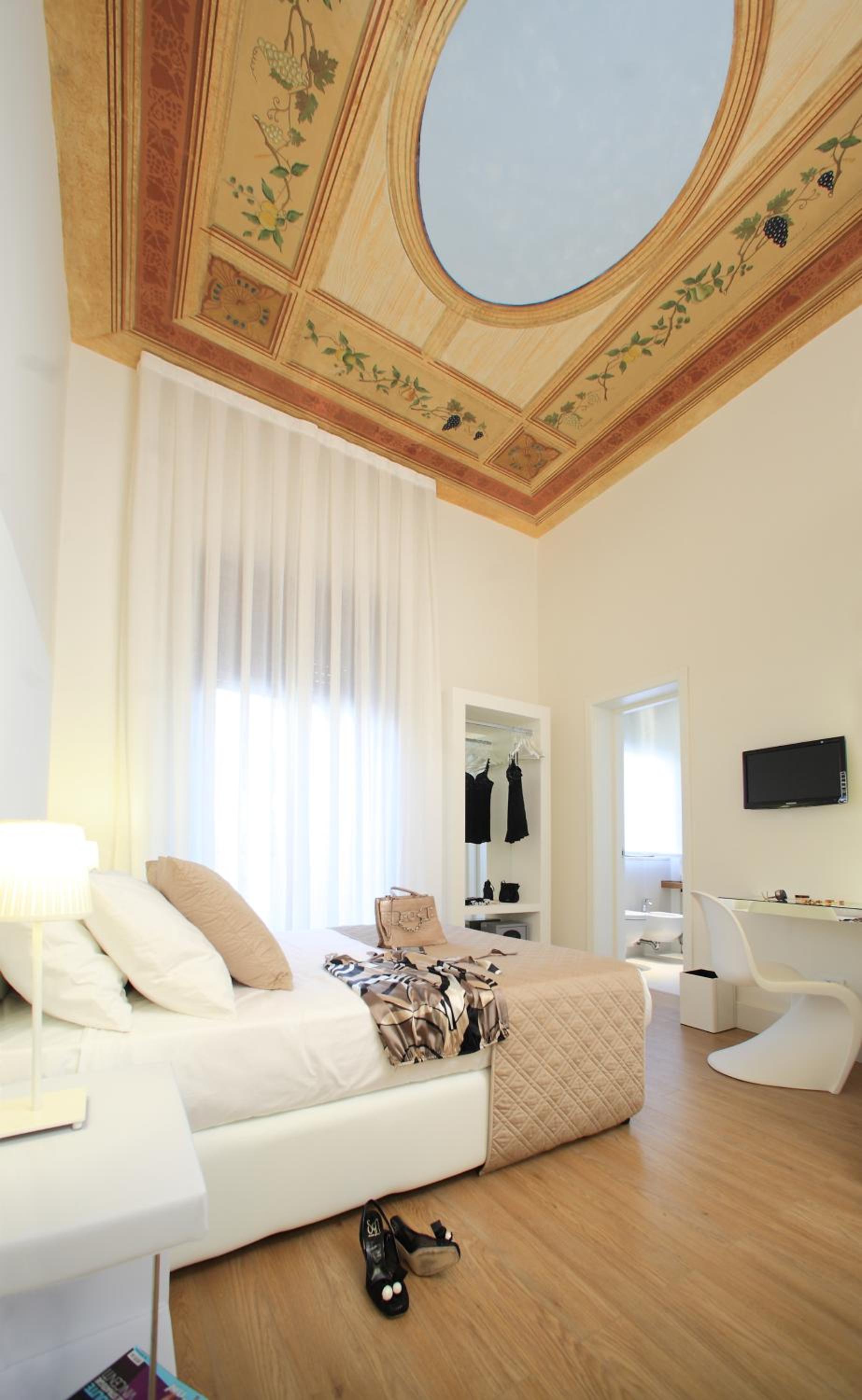 Double or Twin Room - Photo 4