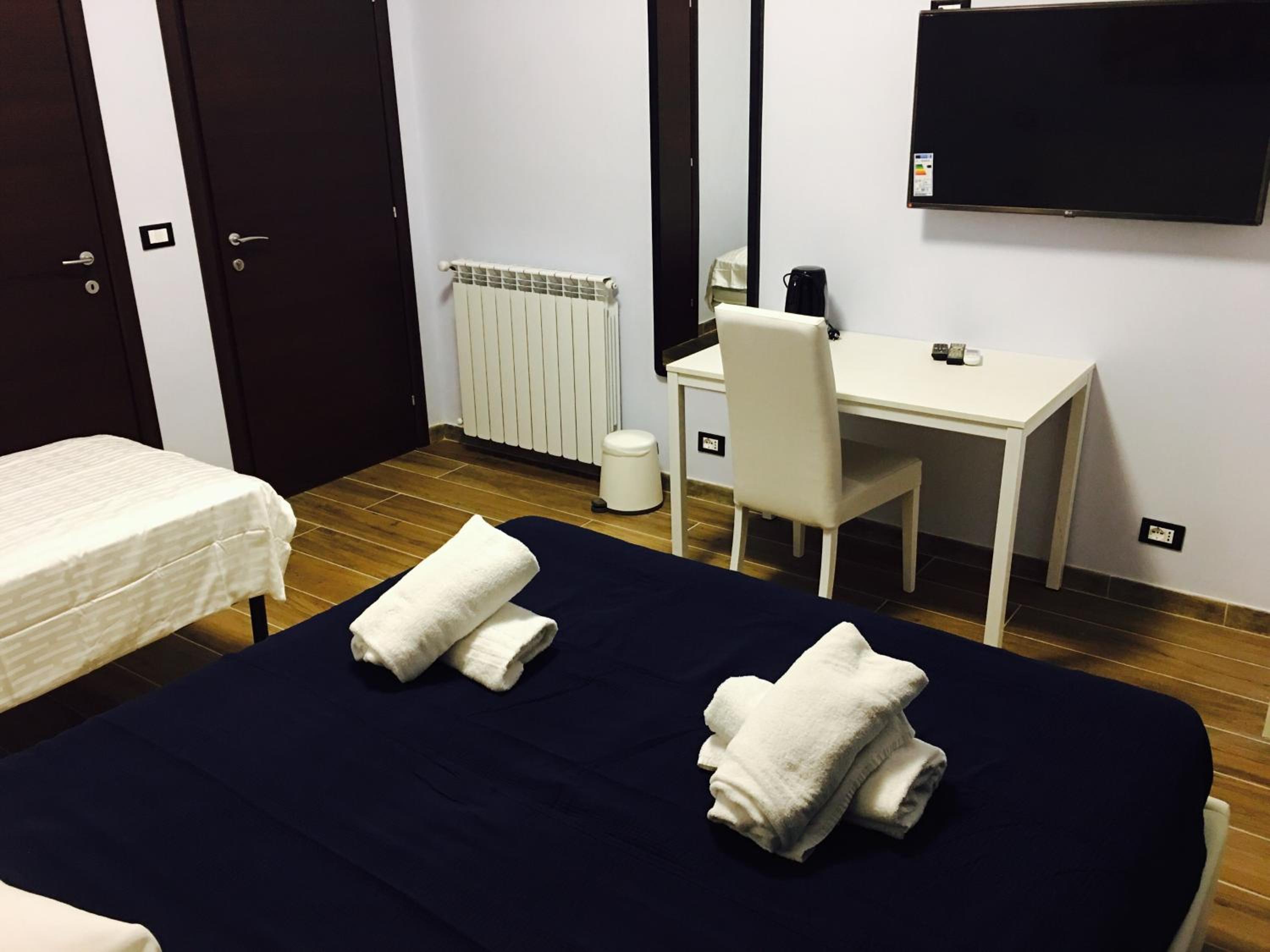 Double Room with Private Bathroom photo 2