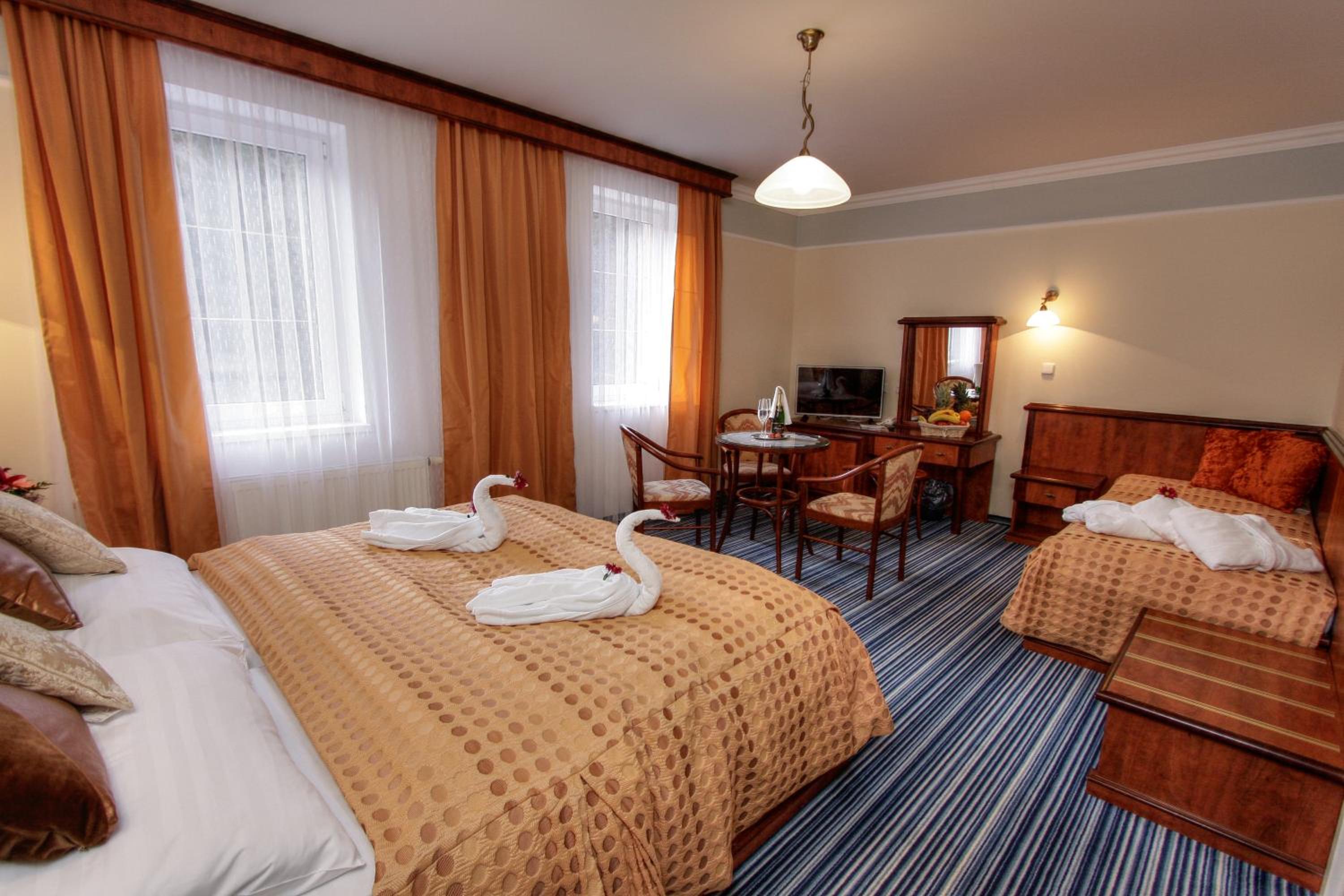 Triple Room with View - Photo 3
