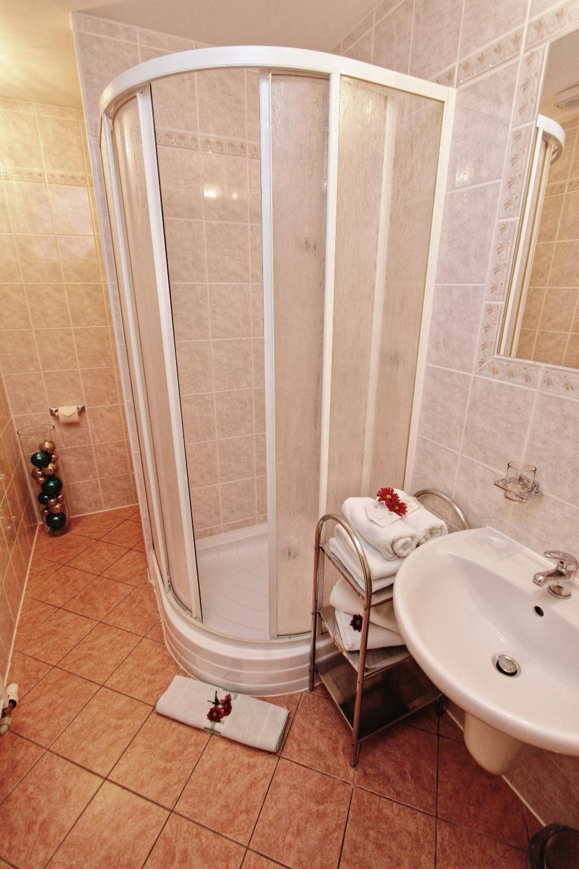 Standard Twin Room - Photo 5