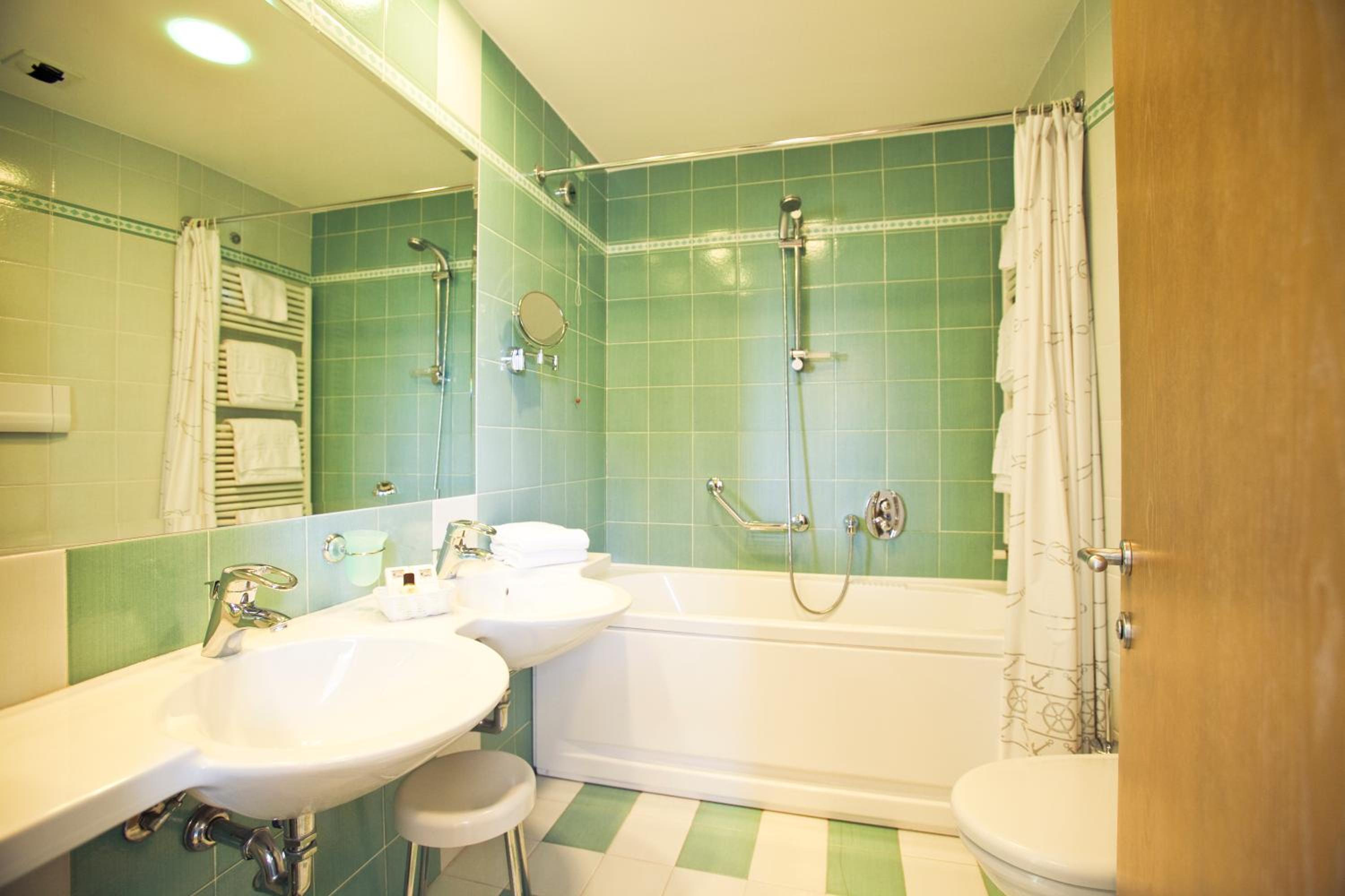 Deluxe Double or Twin Room - Photo 5
