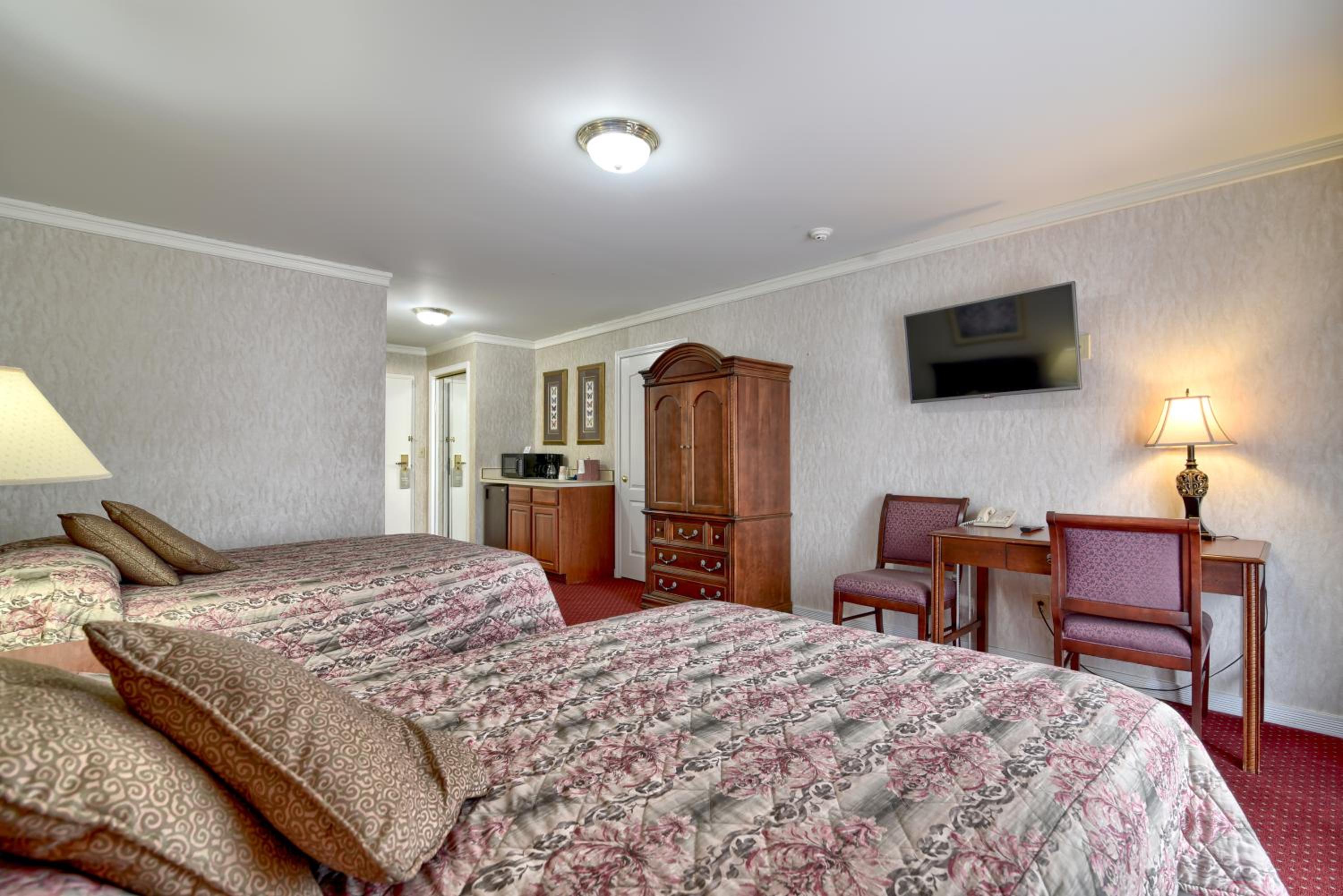 Deluxe Double Room with Balcony - Photo 4
