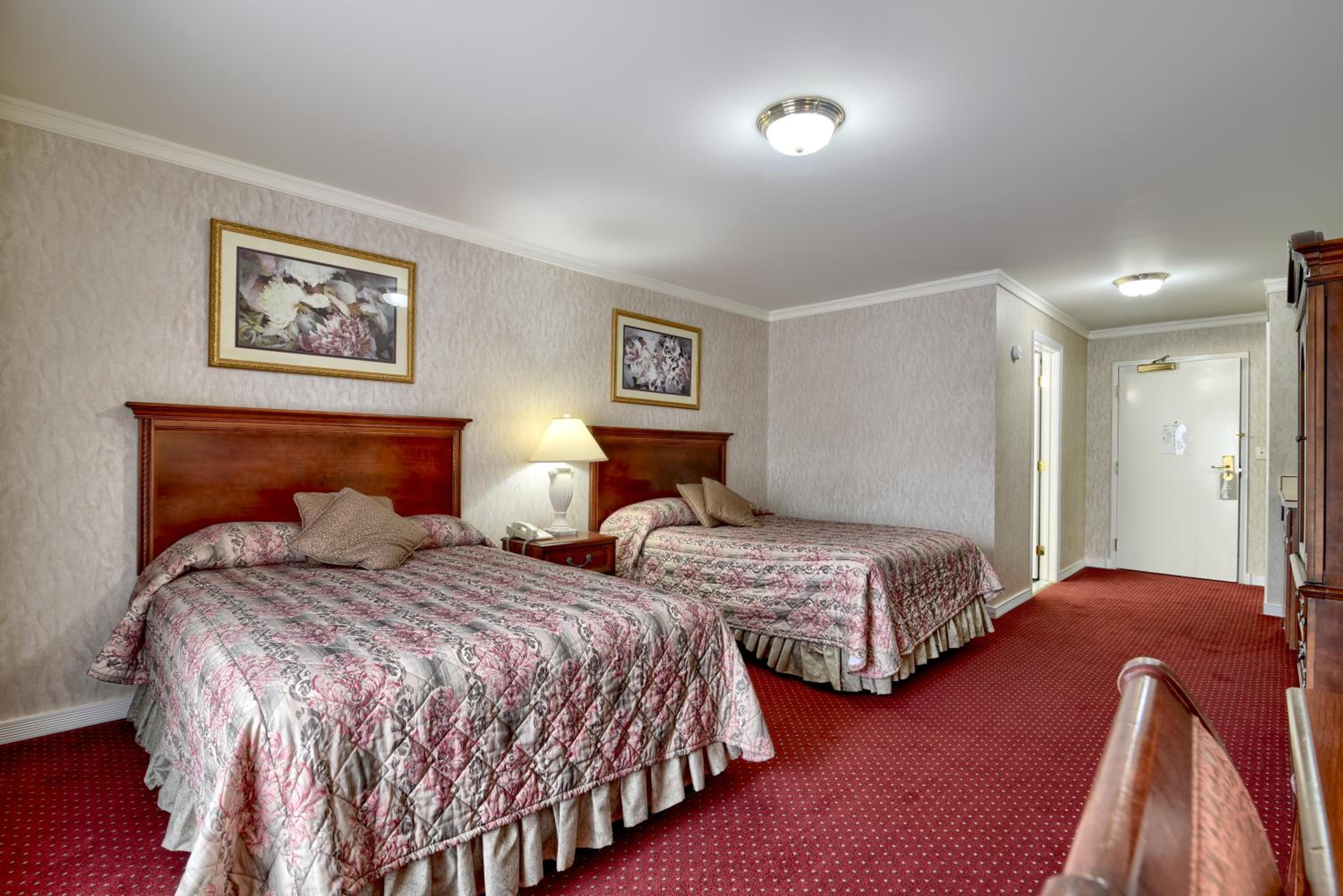 Deluxe Double Room with Balcony - Photo 5