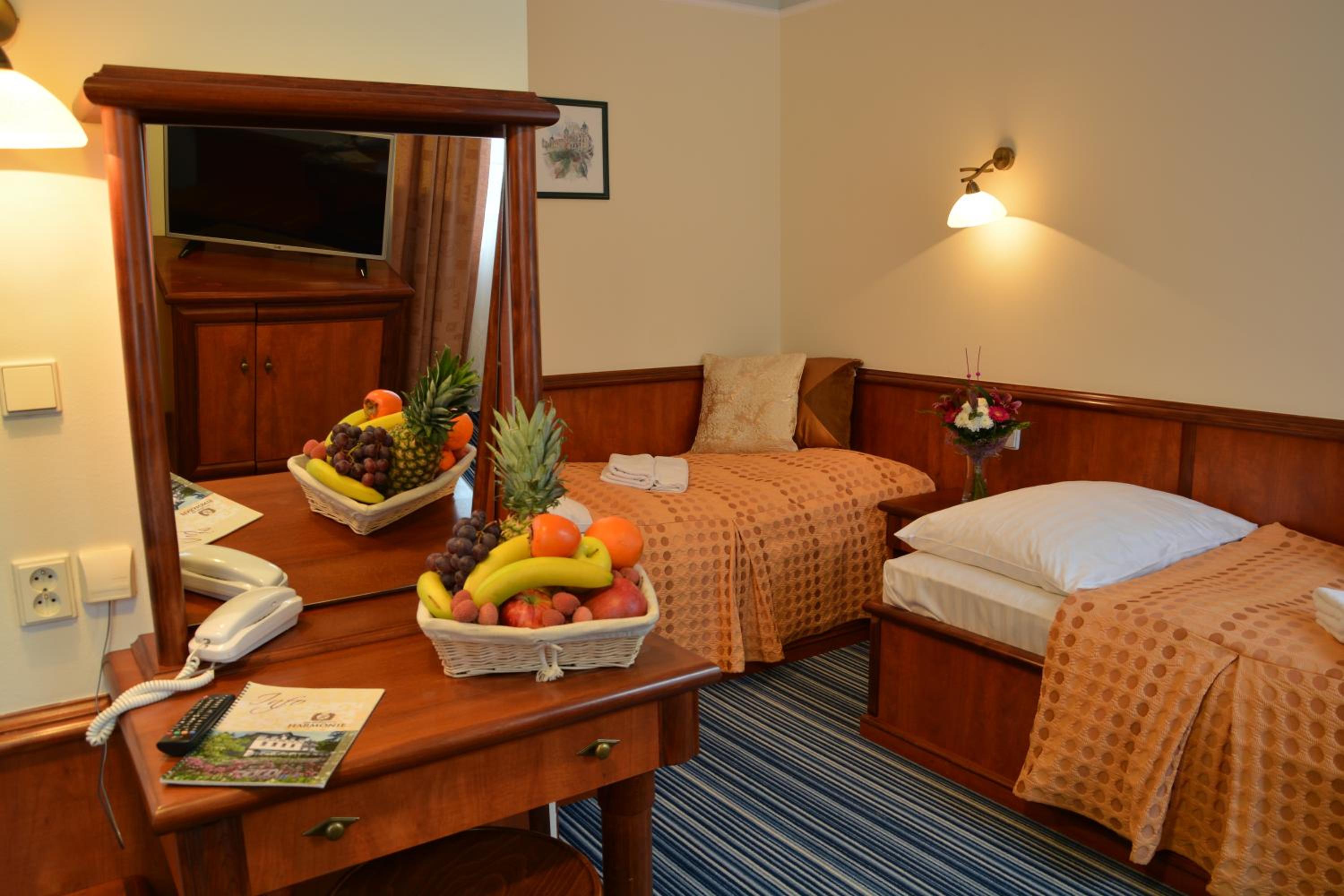 Triple Room with Garden View - Photo 4