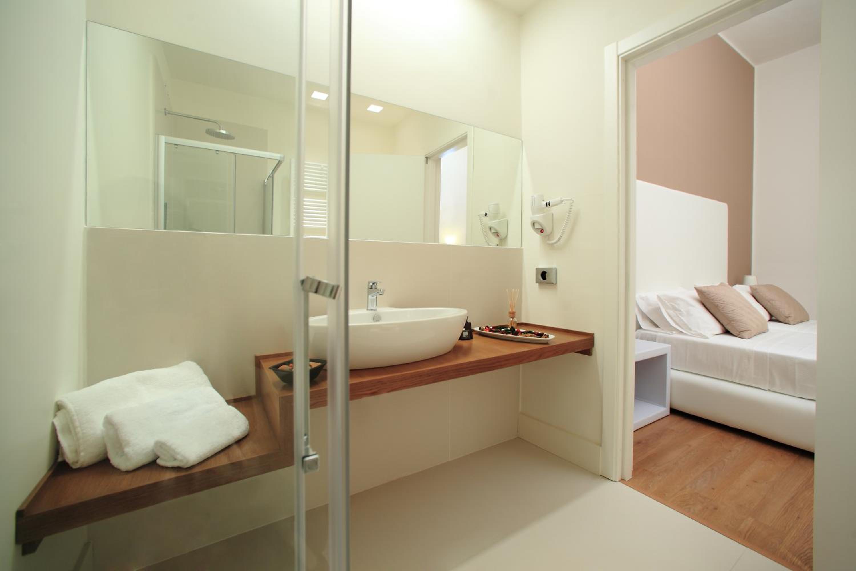 Double or Twin Room - Photo 2