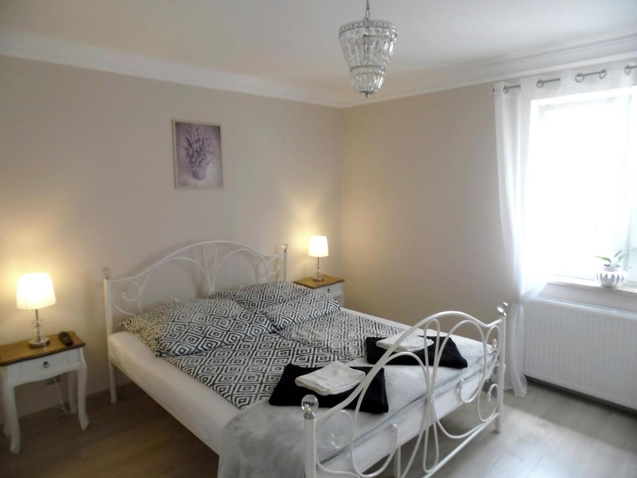 Double Room with Private Bathroom - Photo 2