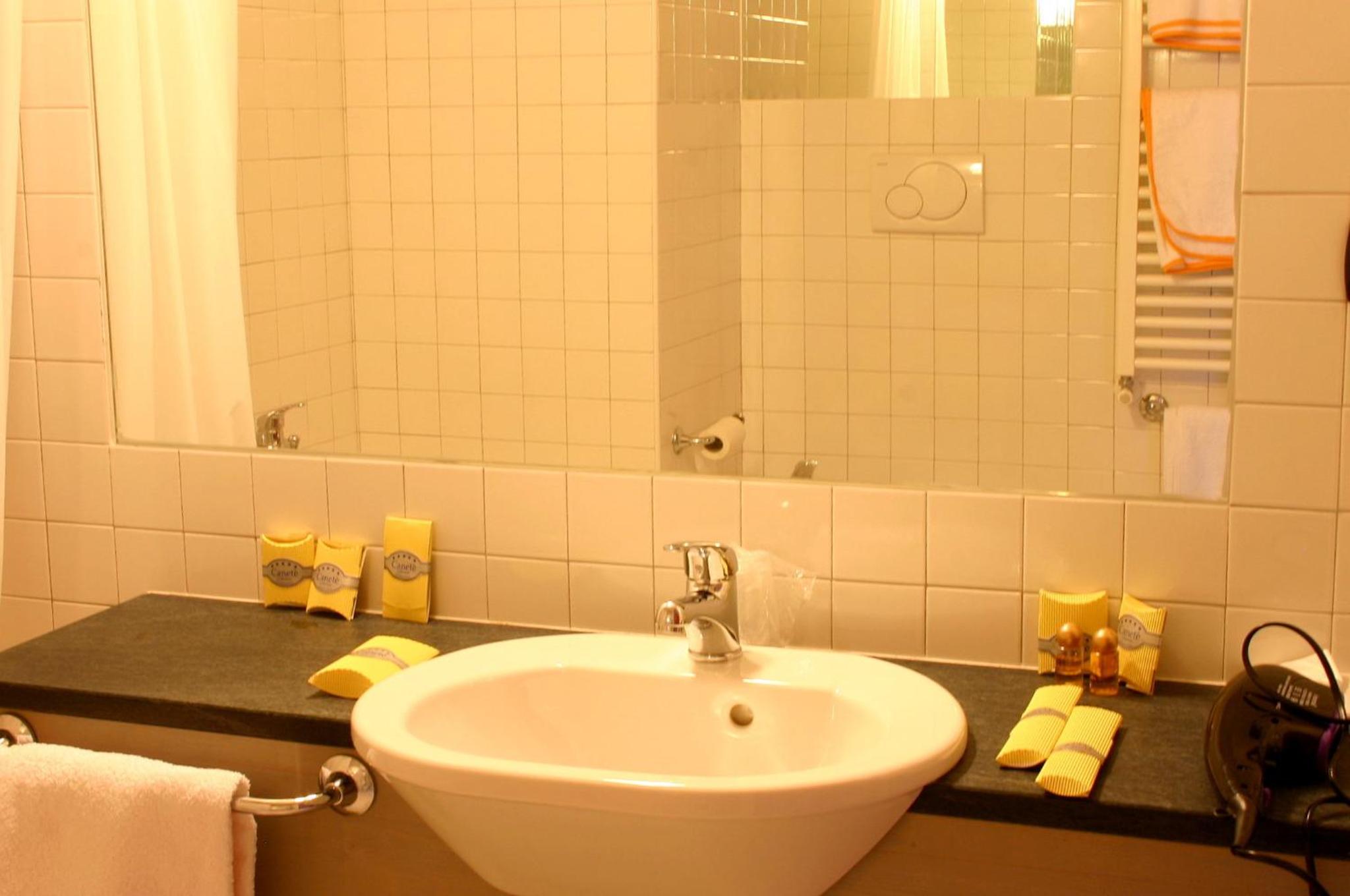 Single Room photo 3