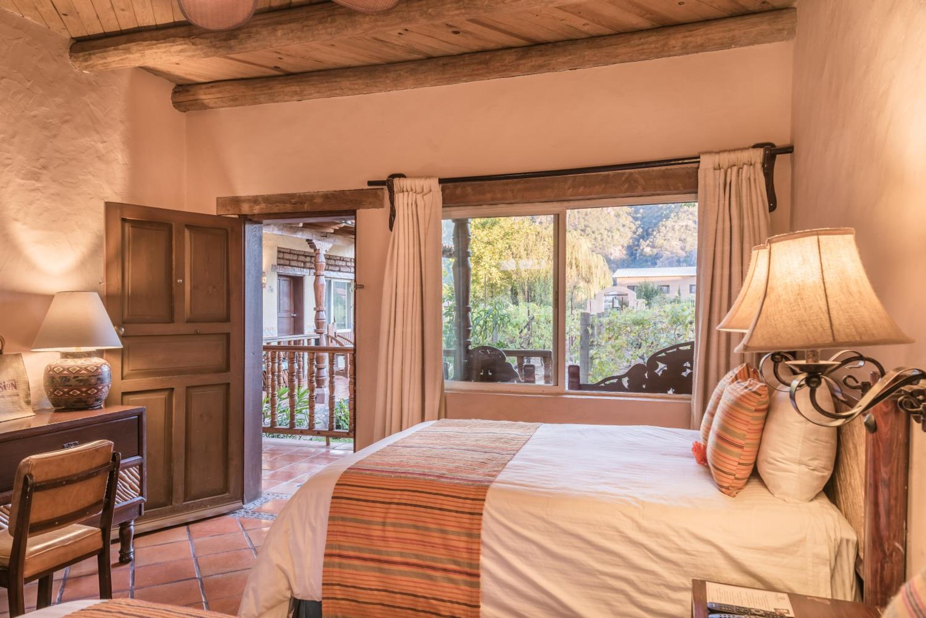 Double Room with Two Double Beds - Photo 2