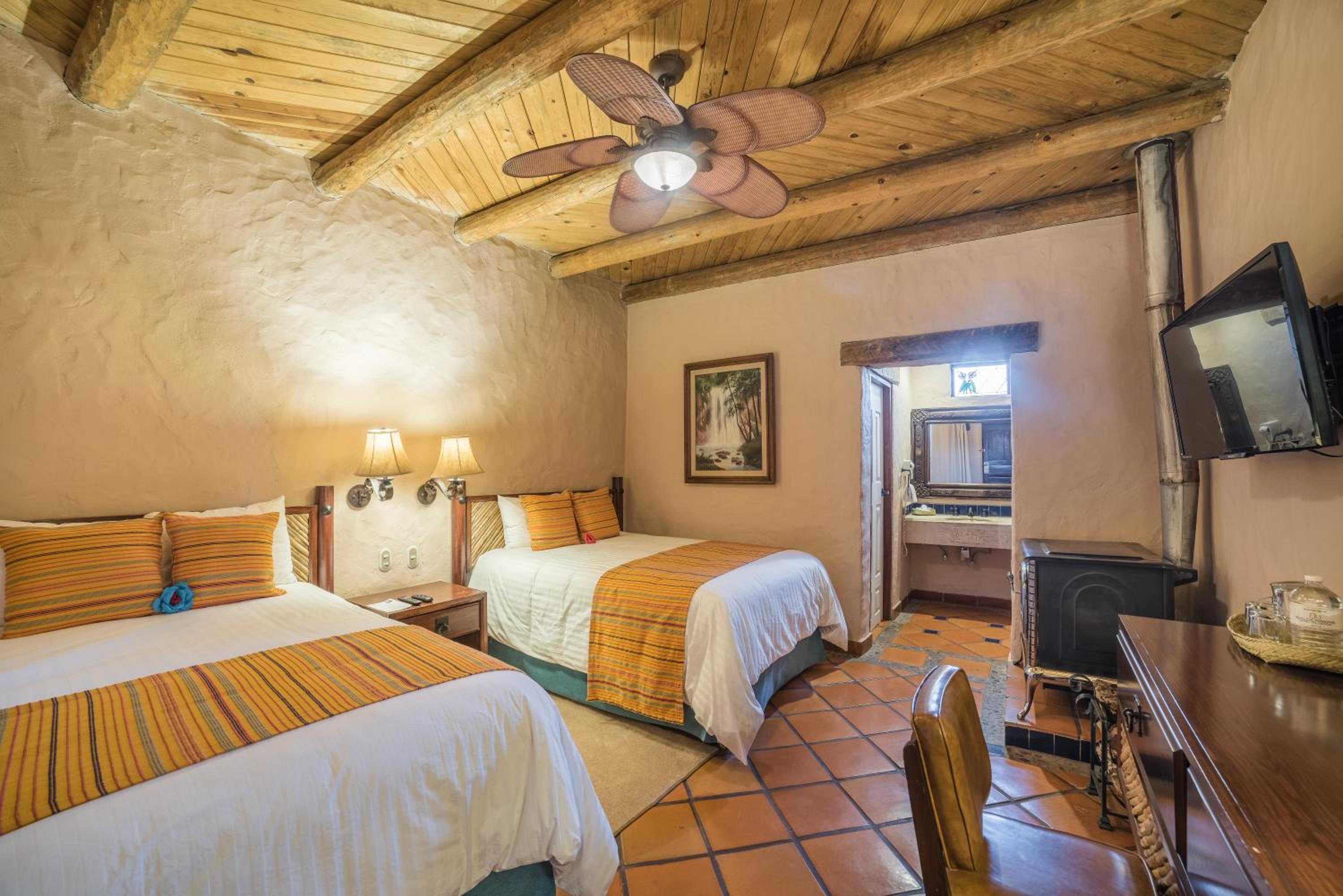 Double Room with Two Double Beds - Photo 9